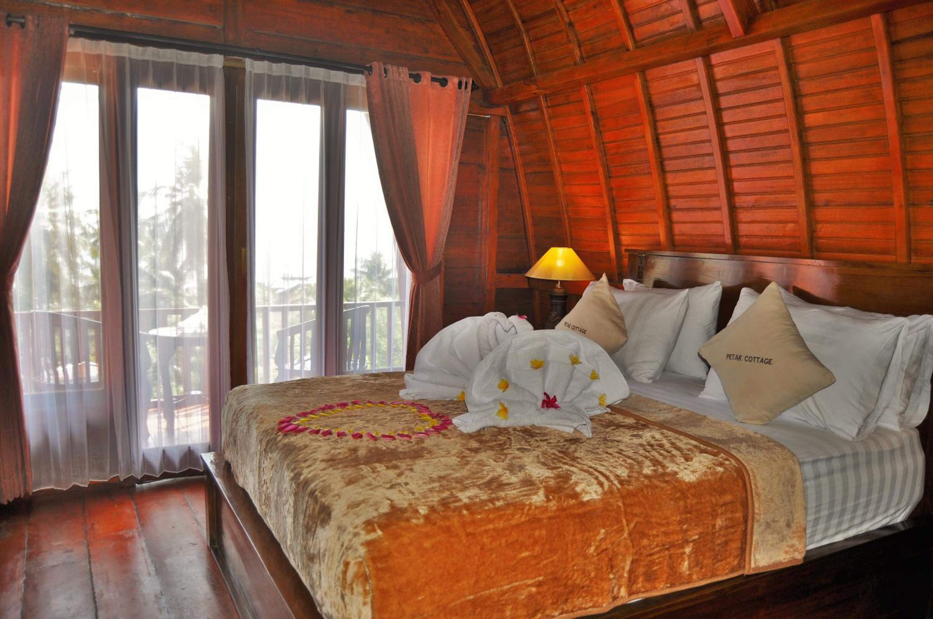 Deluxe Bungalow with Ocean and Agung Mount View - Photo 41