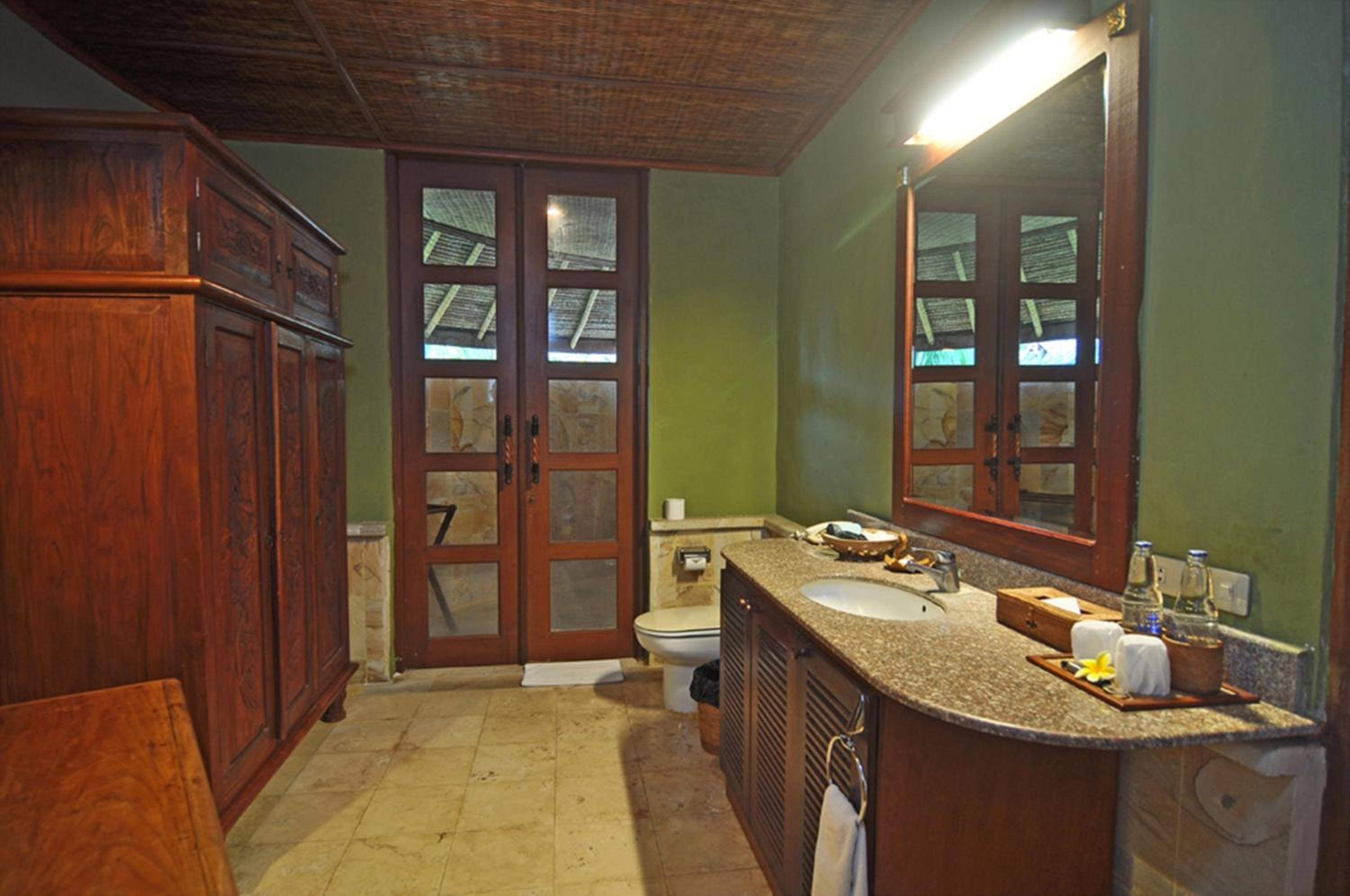 Deluxe King Room - Photo 10