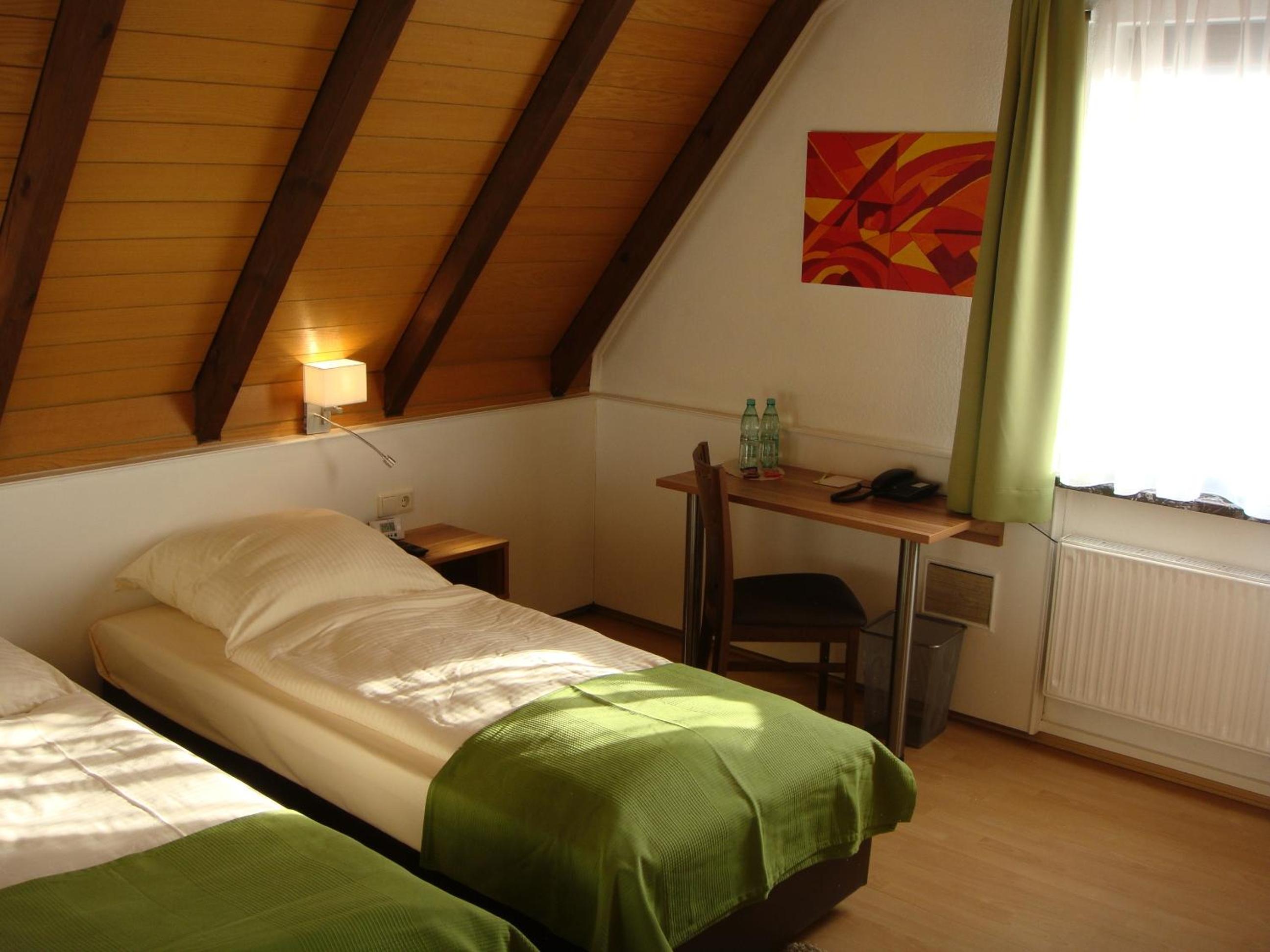 Twin Room - Photo 3