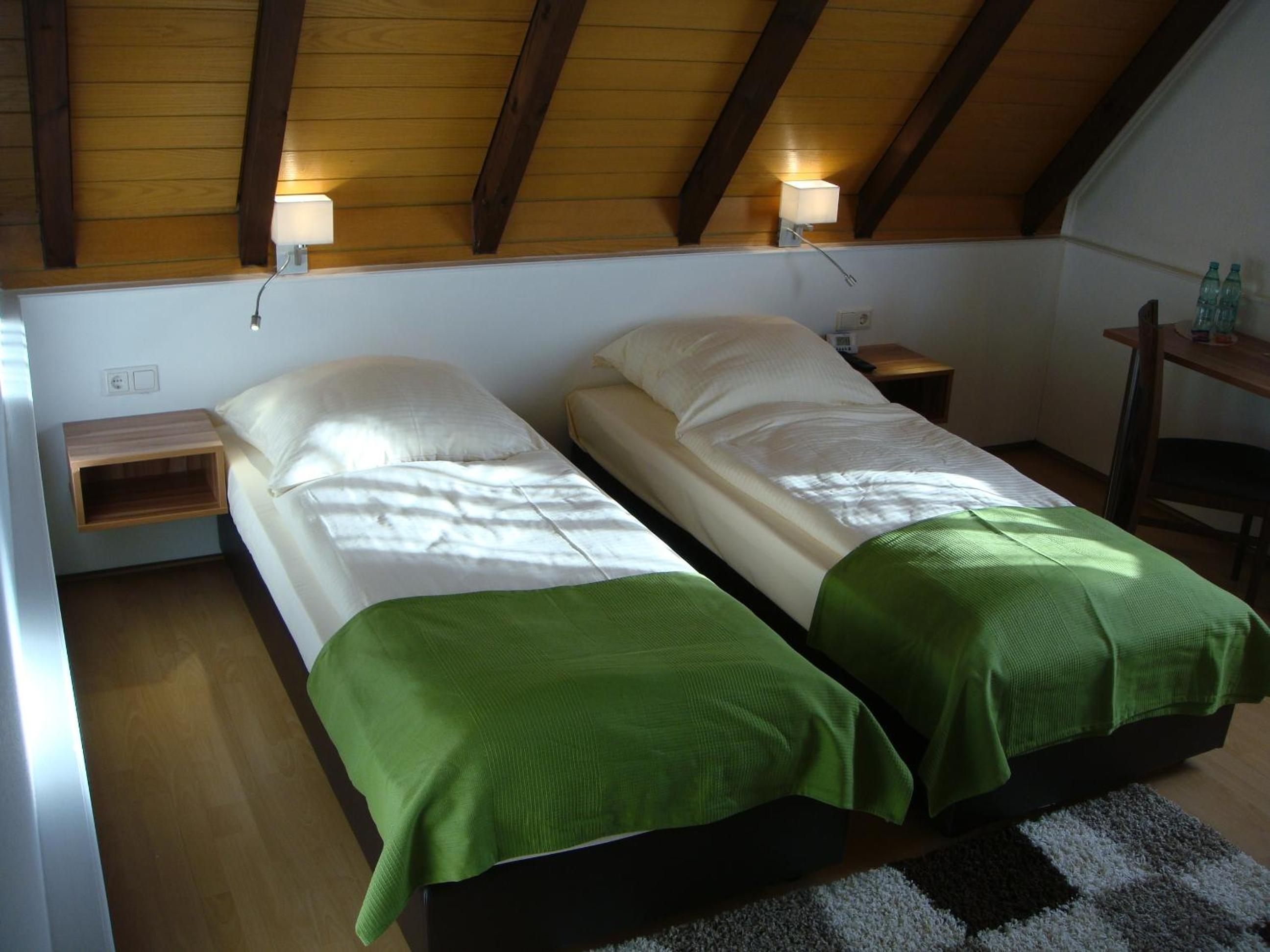 Twin Room - Photo 6