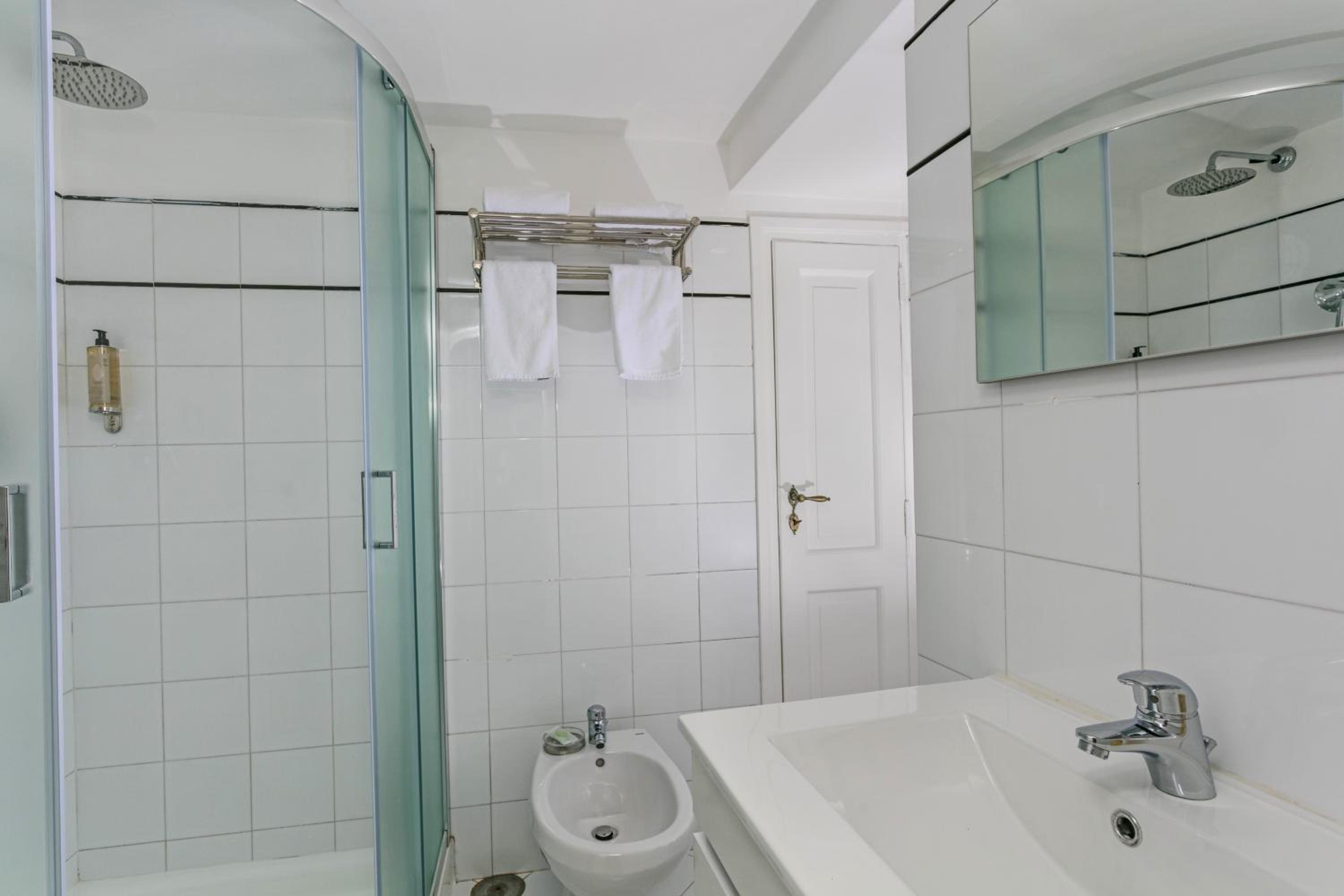 Standard Double Room - Photo 5
