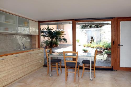 Studio Apartment photo 3