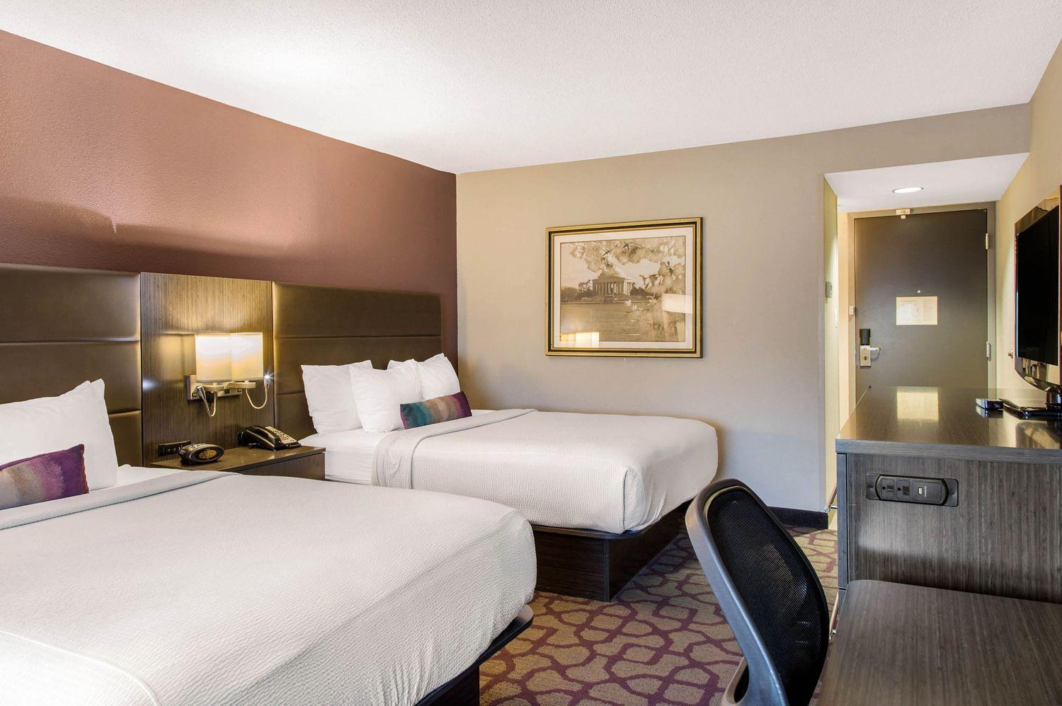 Standard Queen Room with Two Queen Beds - Non Smoking  - Photo 7