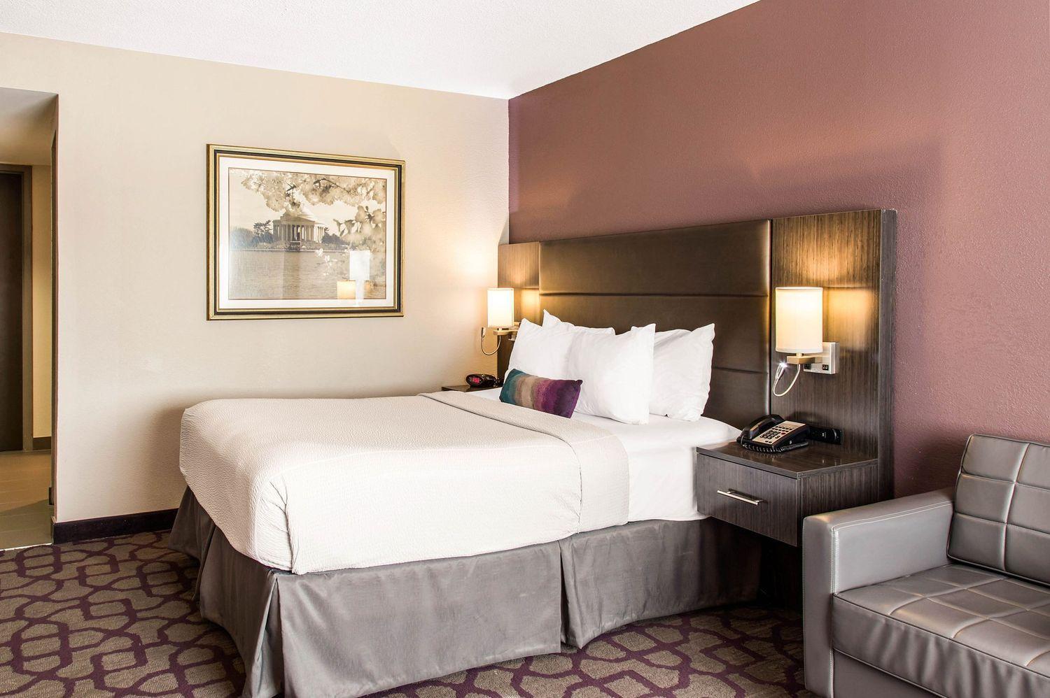Standard King Room with Sofa Bed - Non Smoking - Photo 10
