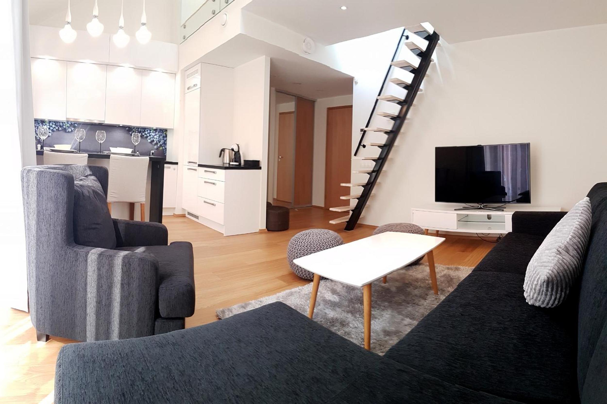 Apartment with Balcony - Photo 23