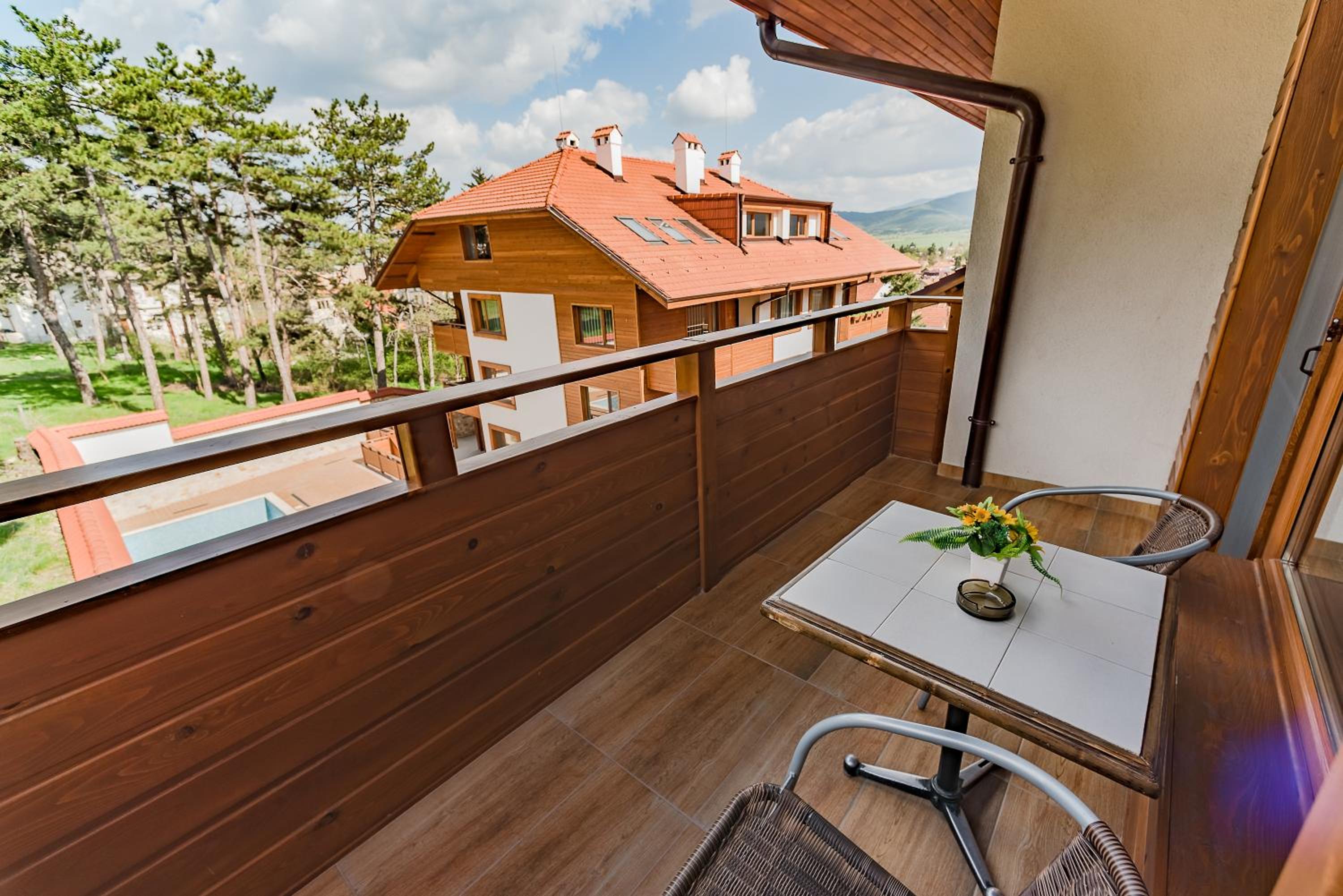 Apartment with Balcony photo 3