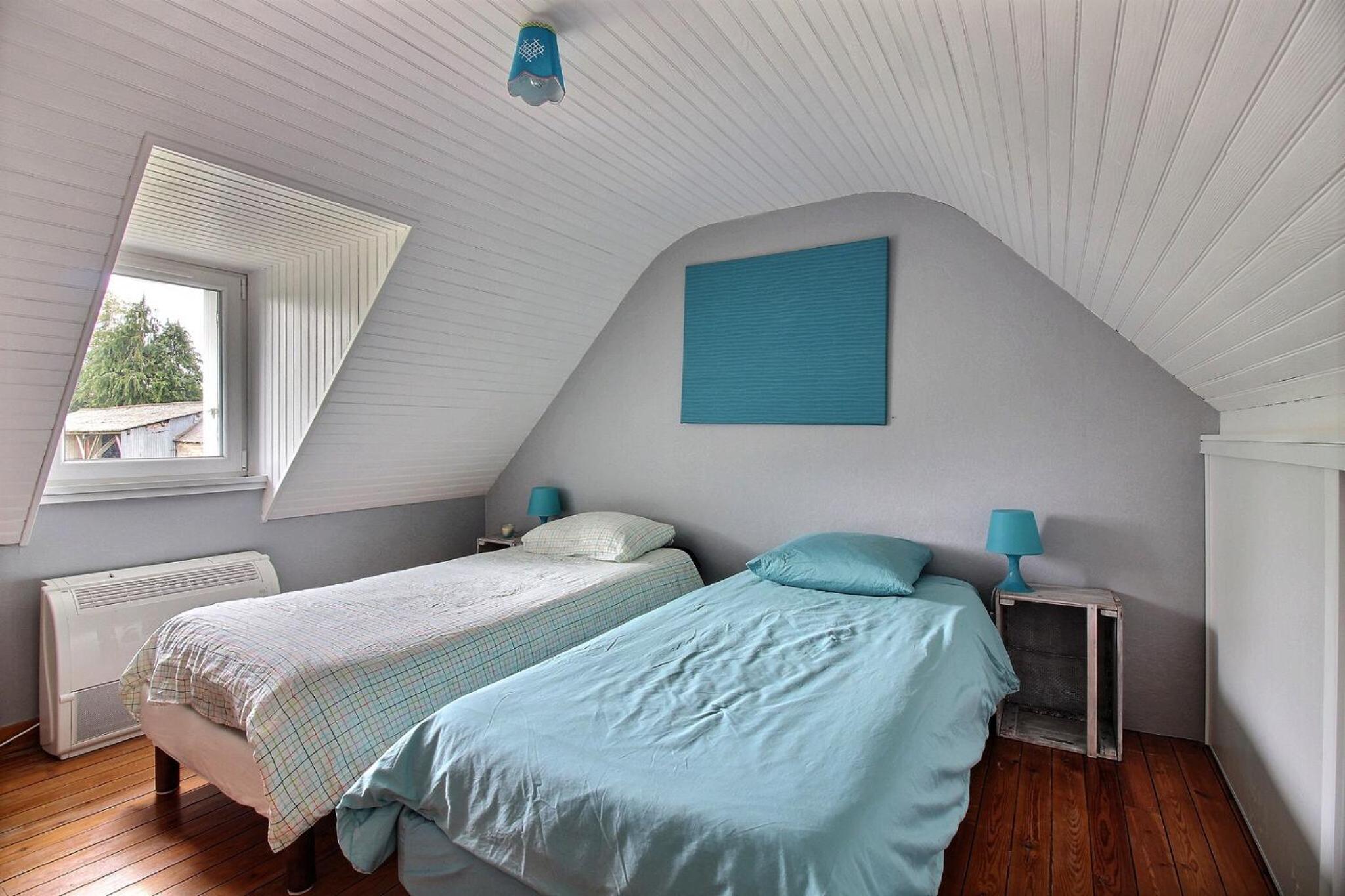Three-Bedroom House - Photo 7