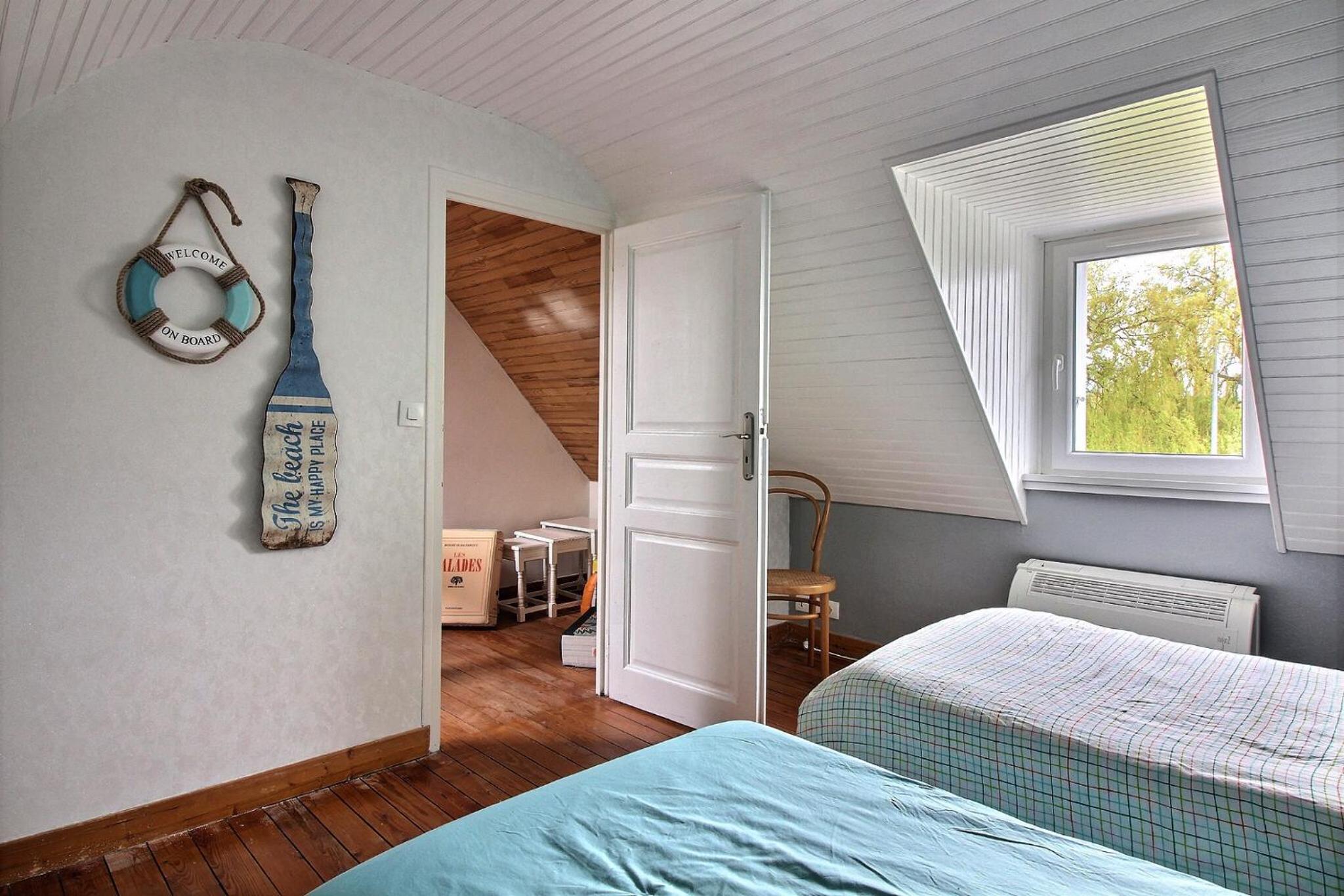 Three-Bedroom House - Photo 9