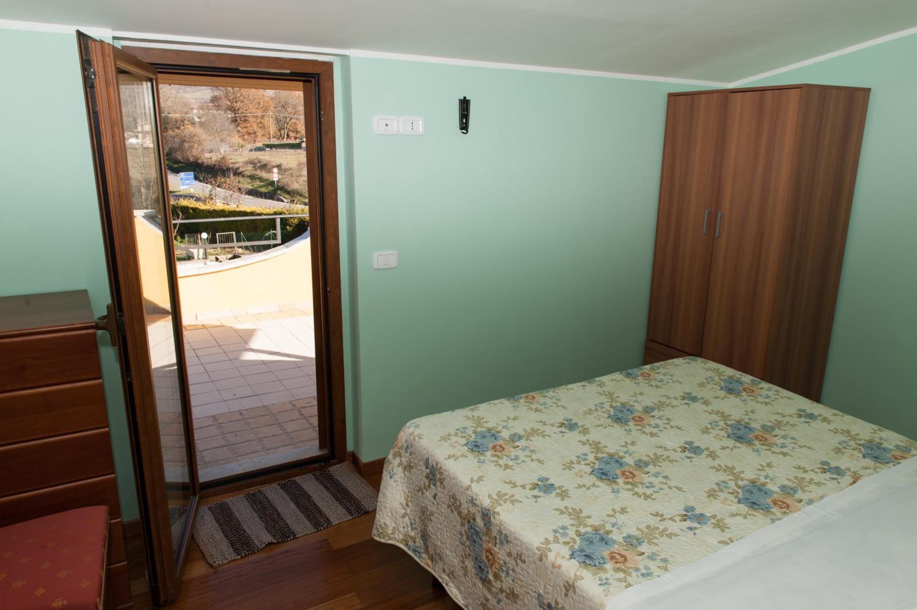 Double Room - Photo 9