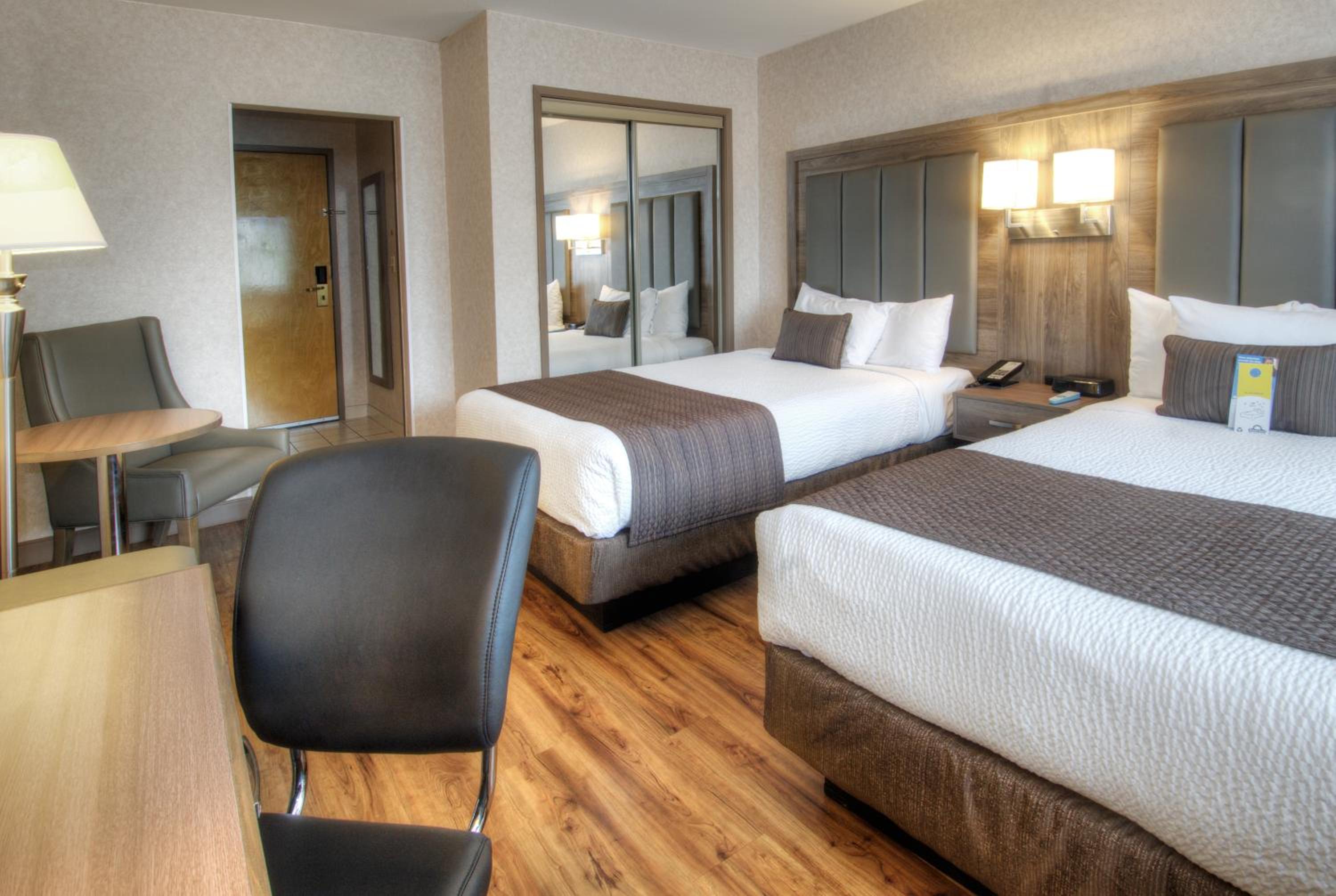 Deluxe Double Room with Kitchenette and Street View - Photo 4