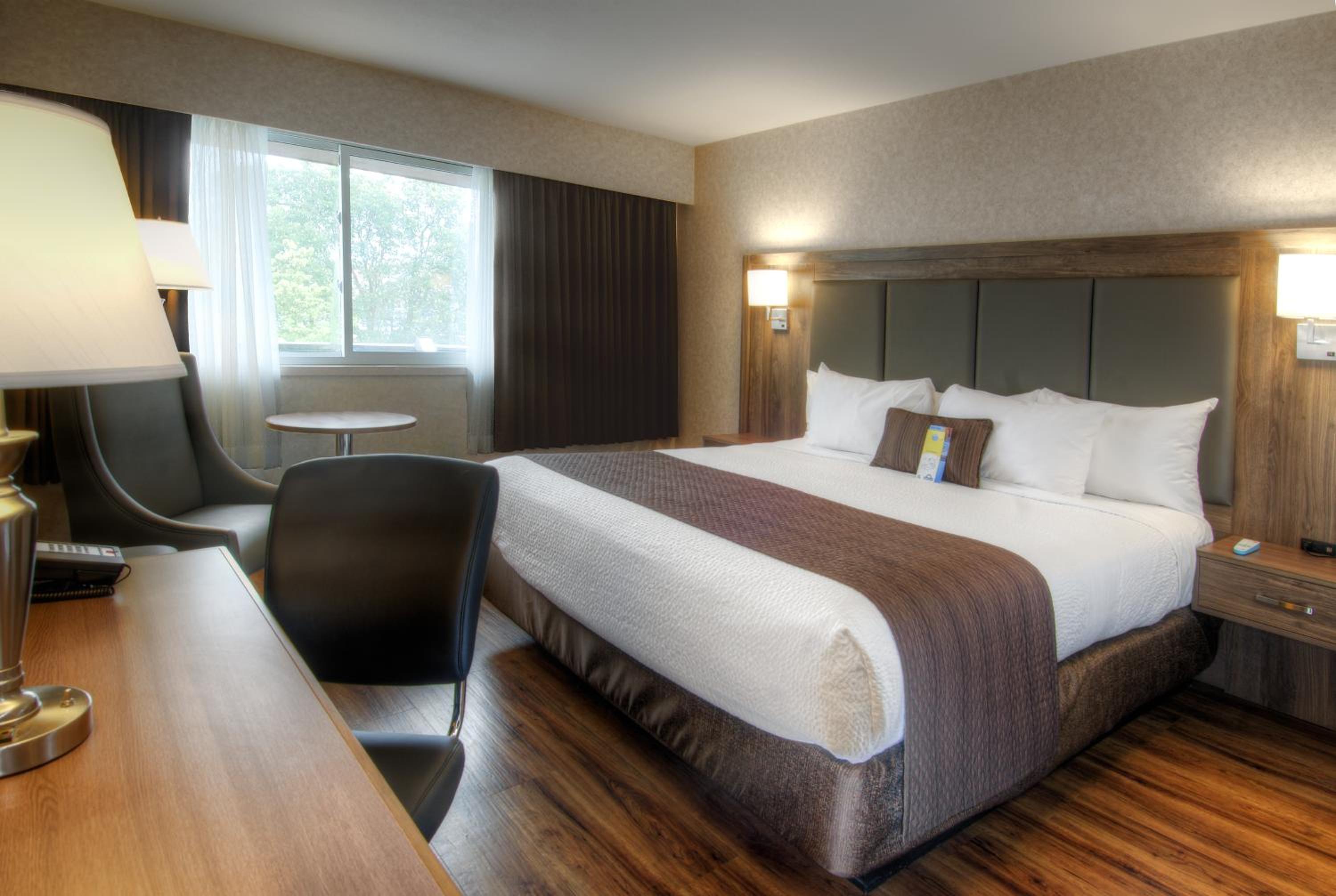 Standard King  Room with Street View - Photo 4