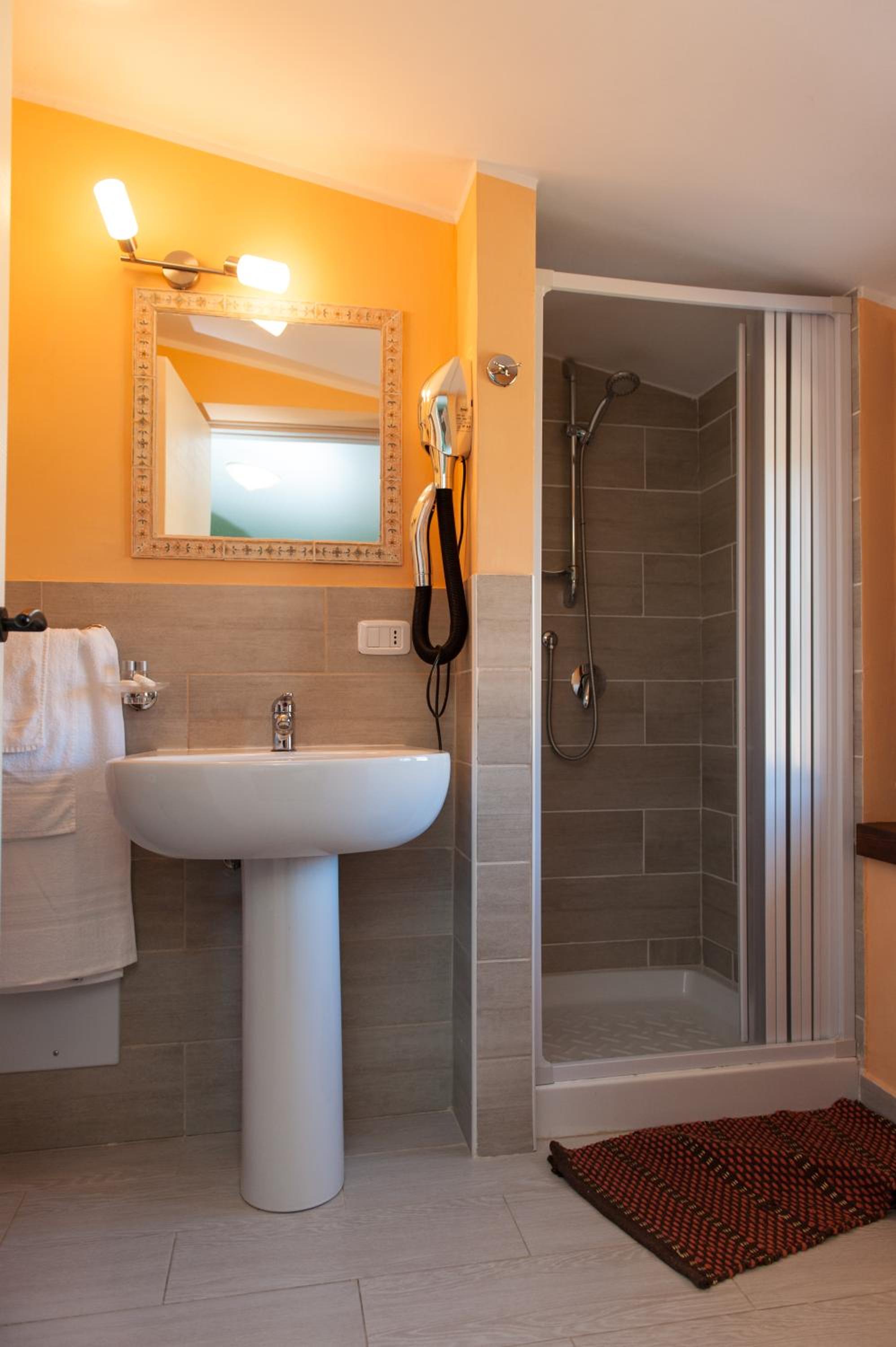 Double Room - Photo 3