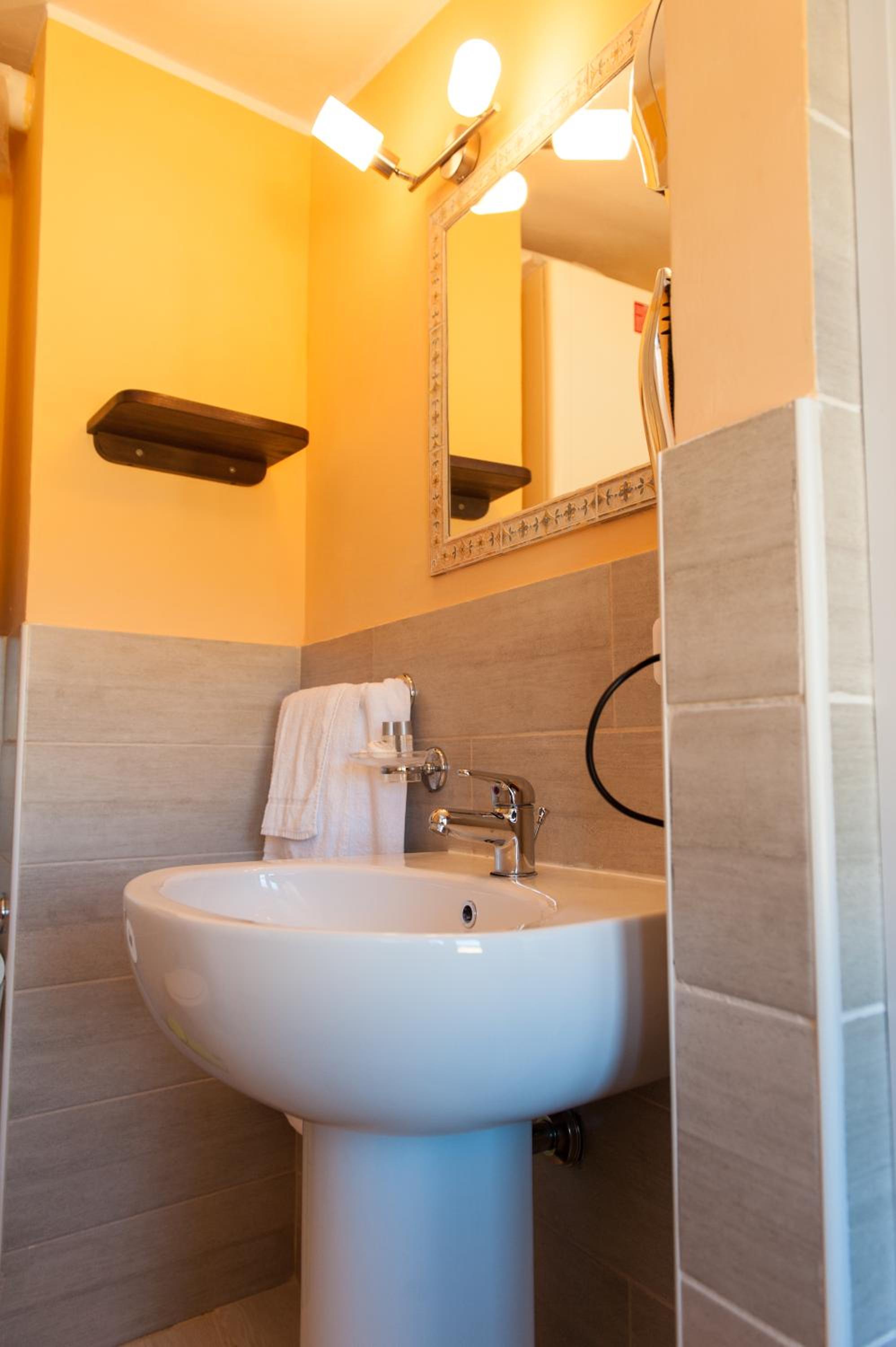 Double Room - Photo 2