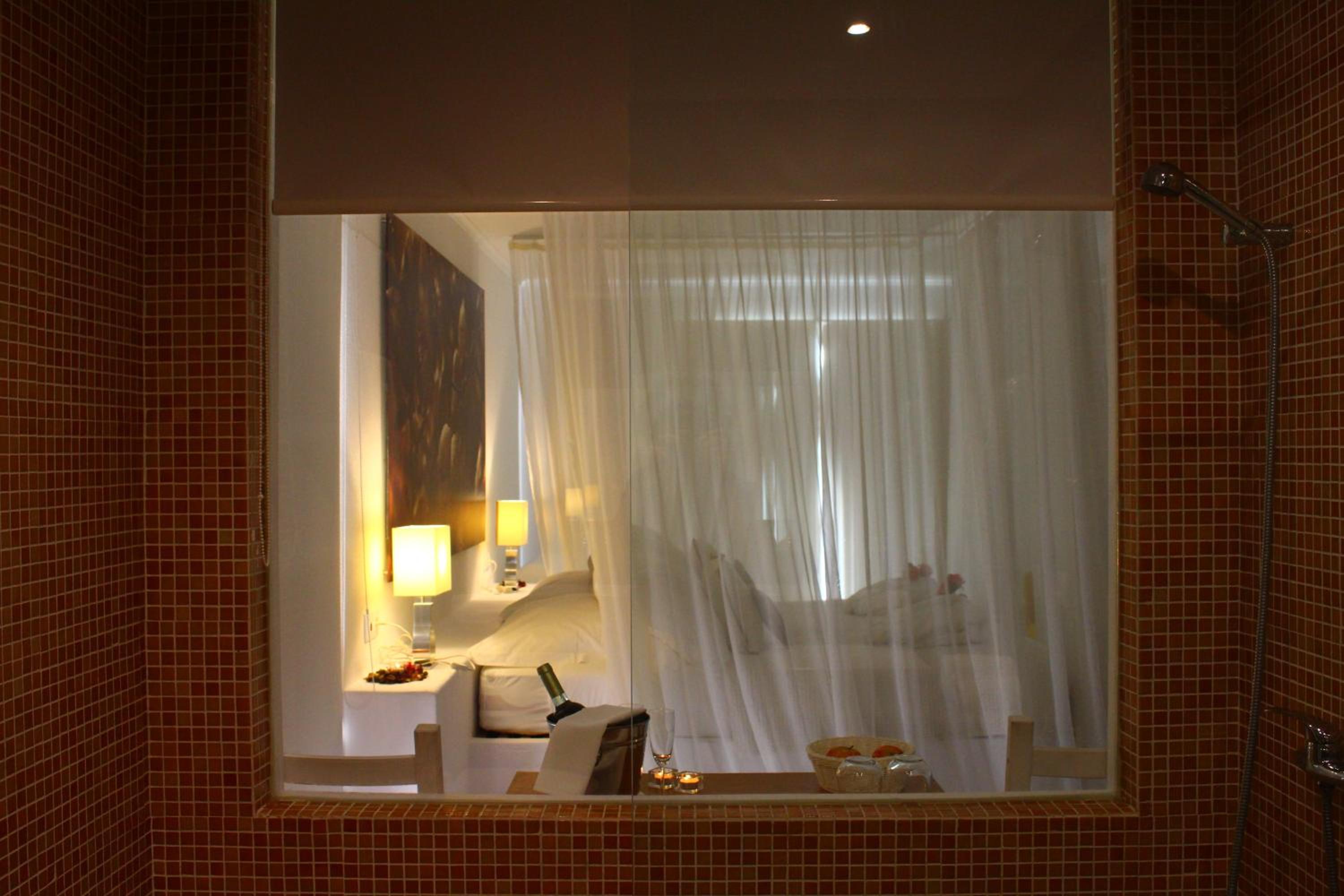 Double Room with Four Poster Bed photo 3