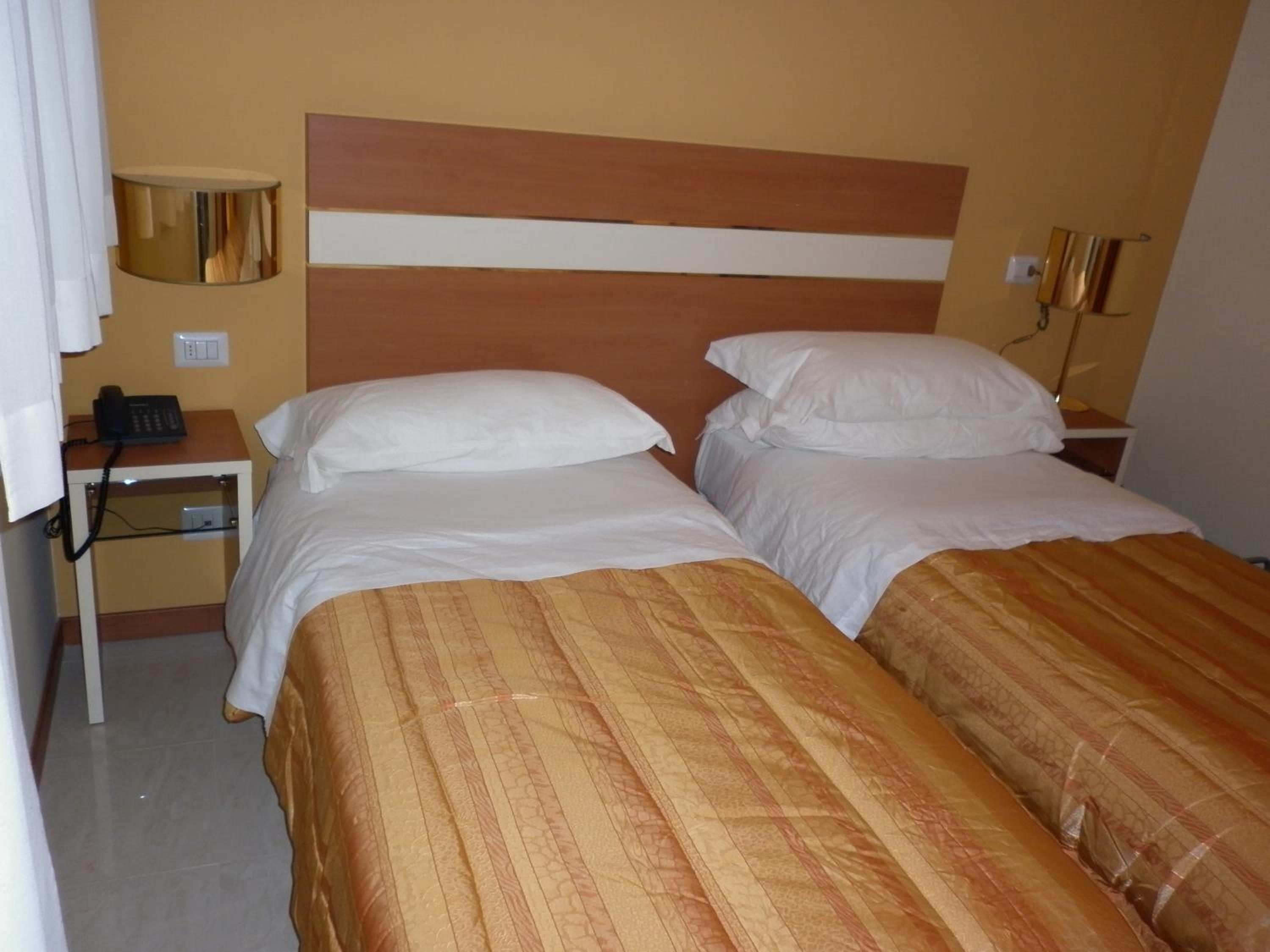 Double or Twin Room with Balcony photo 2