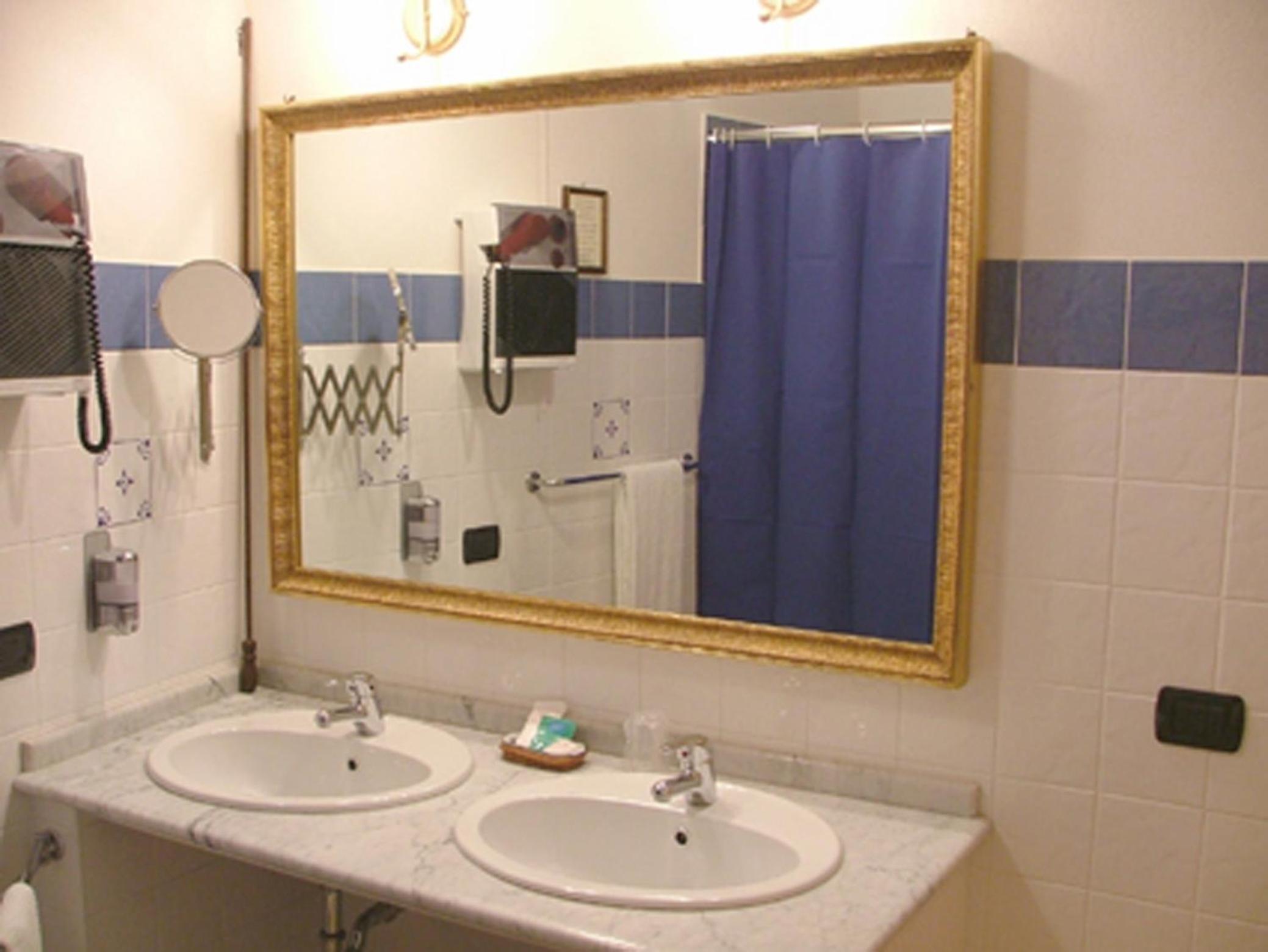 Quadruple Room with Balcony and City View photo 2