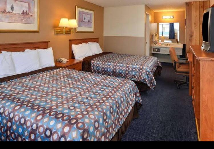 Queen Room with Two Queen Beds - Photo 1