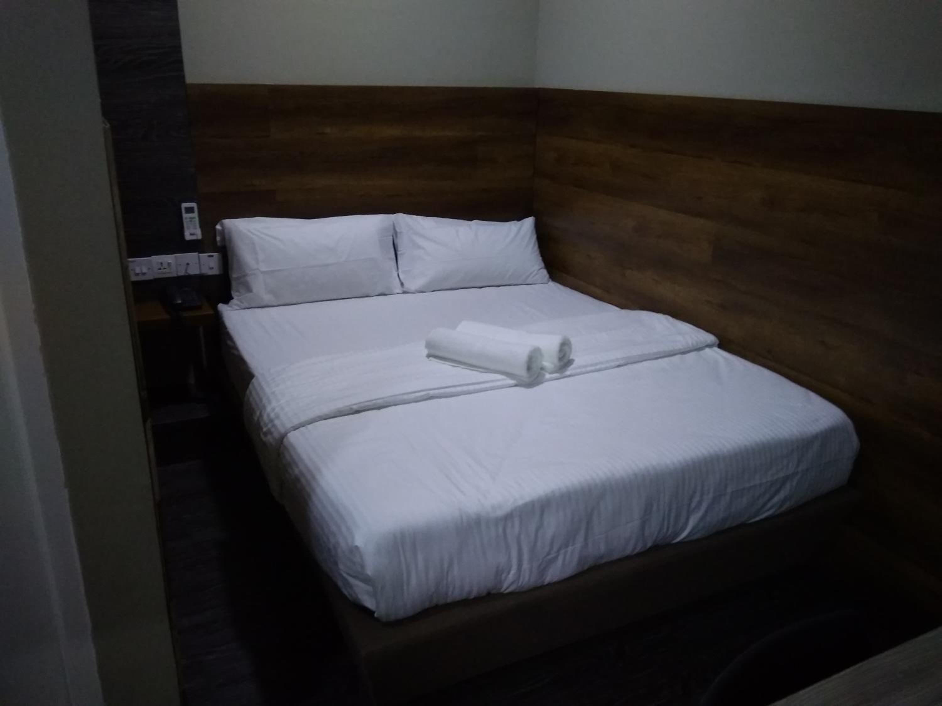 Standard Queen Room