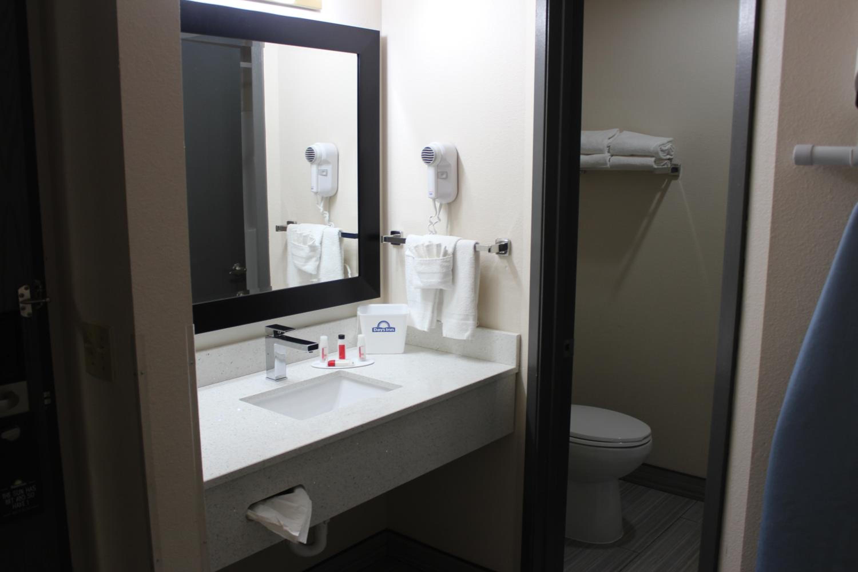 King Room - Non-Smoking - Photo 11