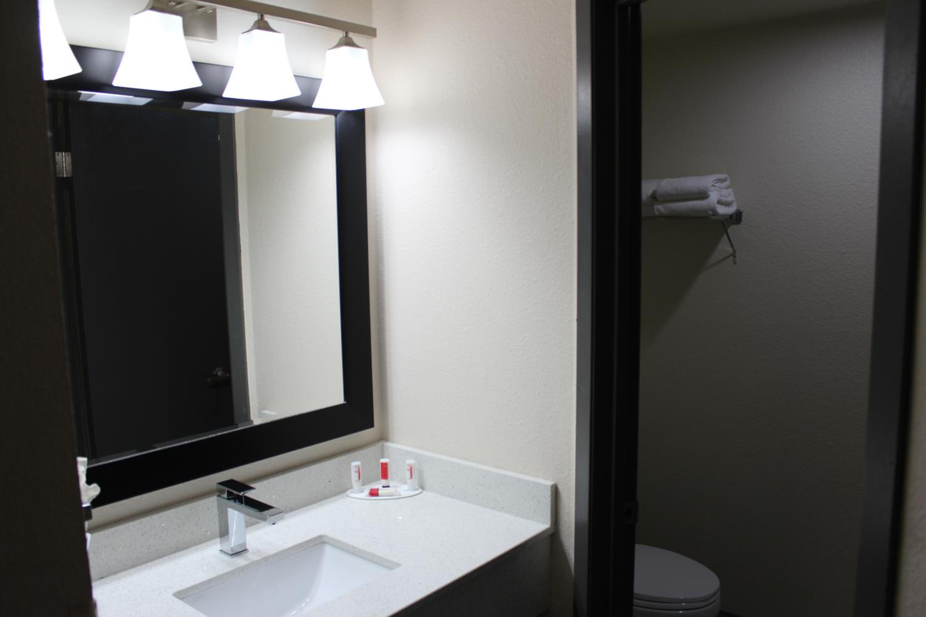 King Room - Non-Smoking - Photo 10