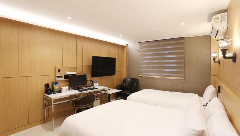 Twin Room with Shower photo 3