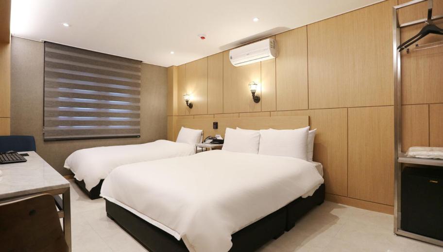 Twin Room with Shower photo 1