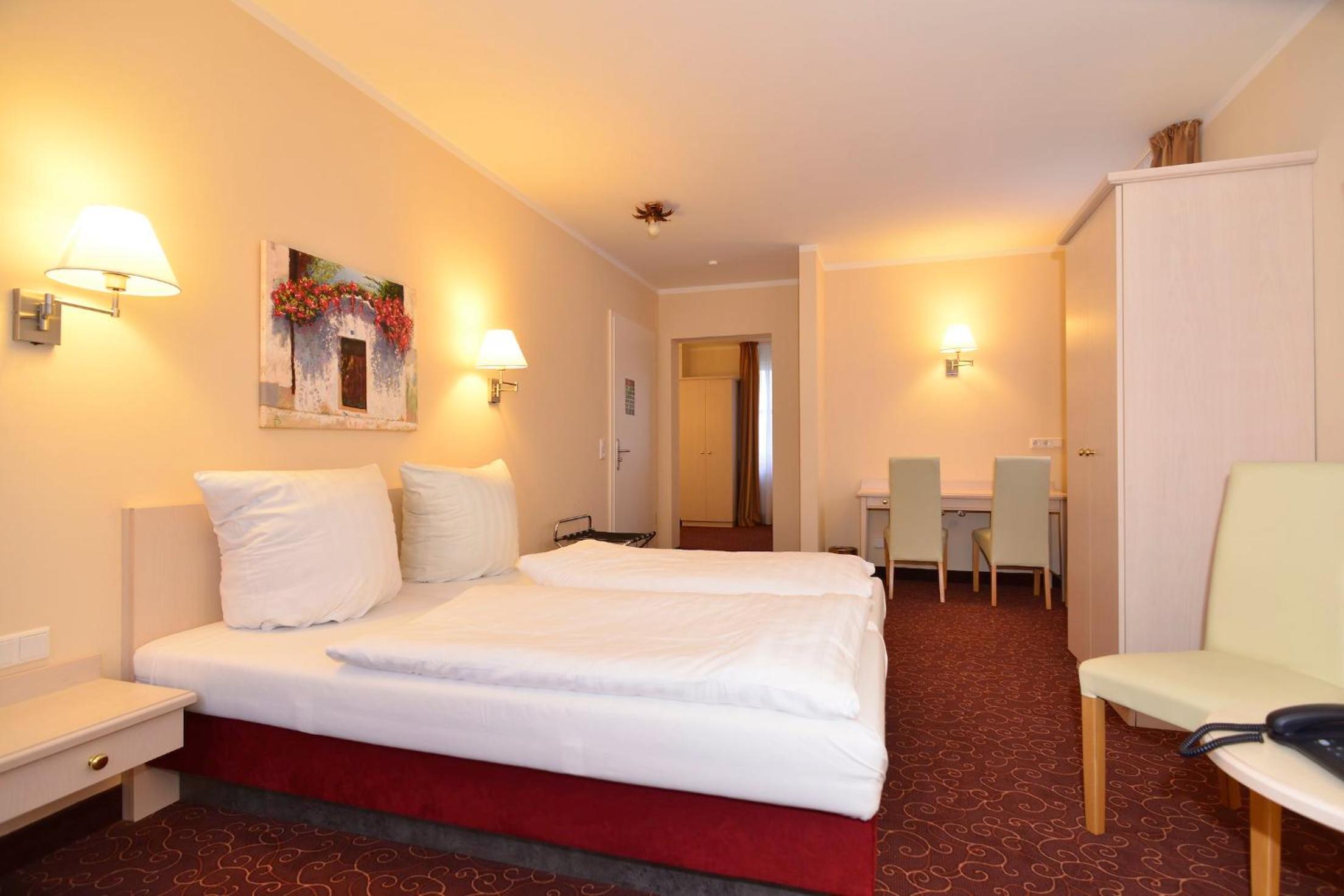 Double or Twin Room - Photo 6