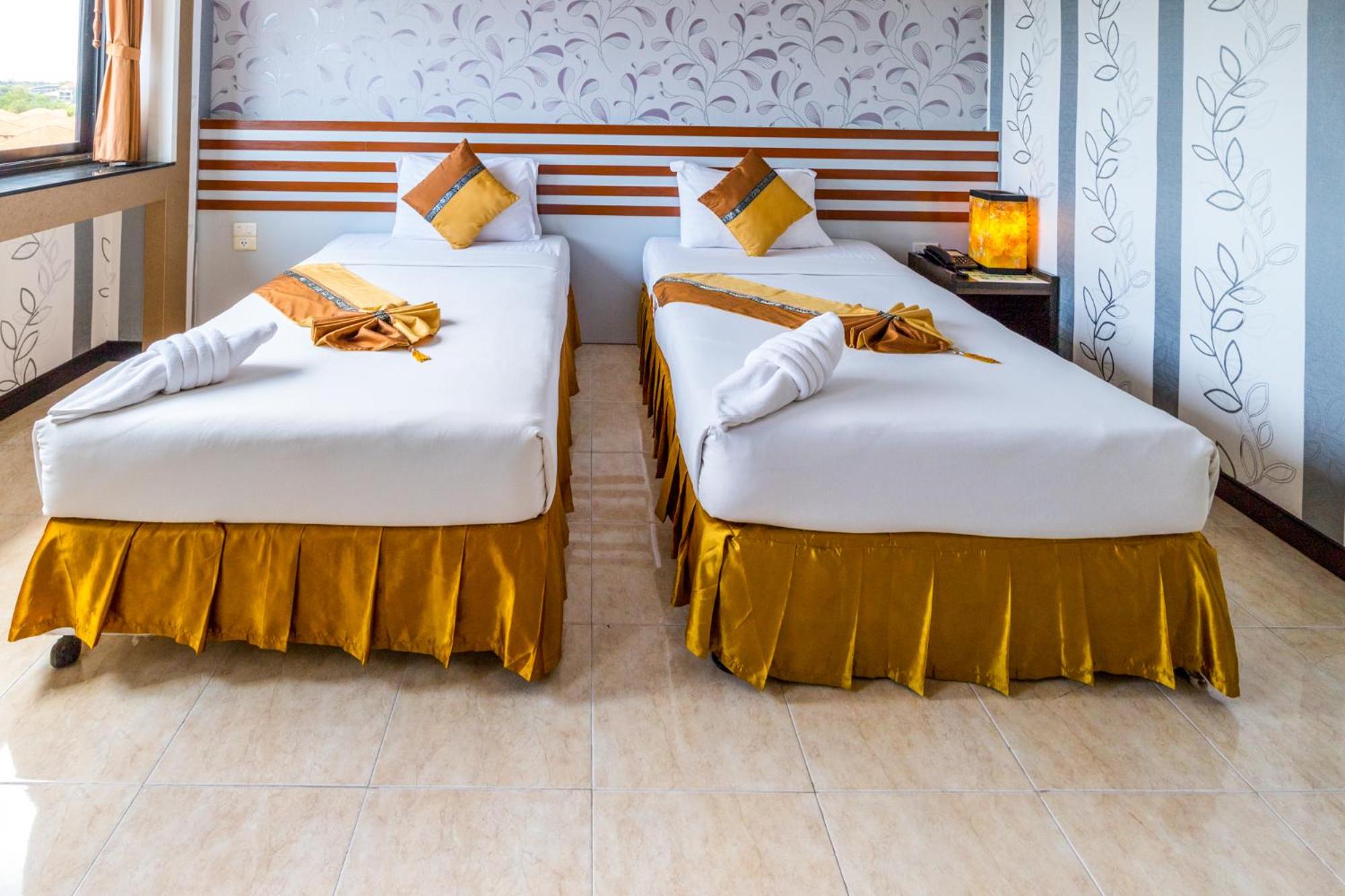 Large Twin Room photo 2