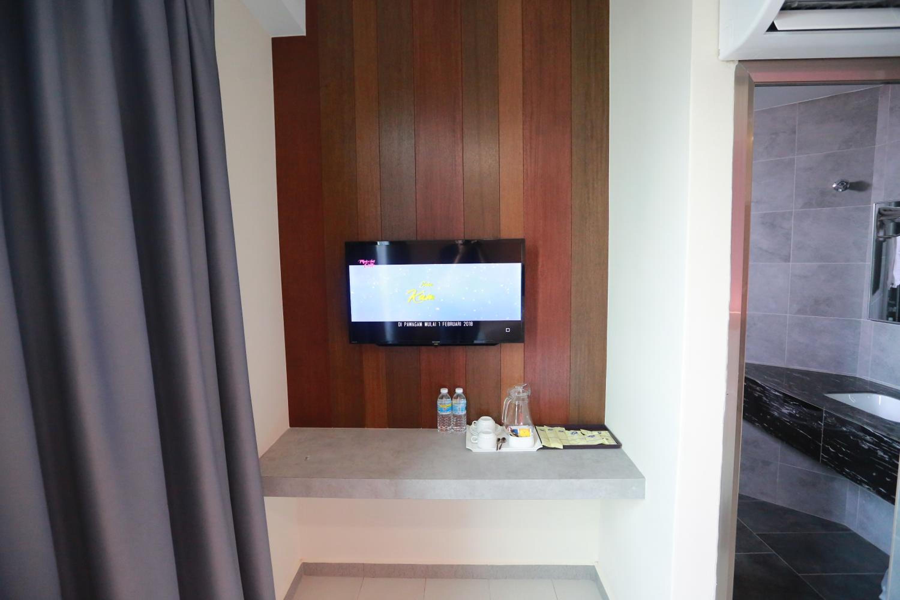 Standard Family Room - Photo 3