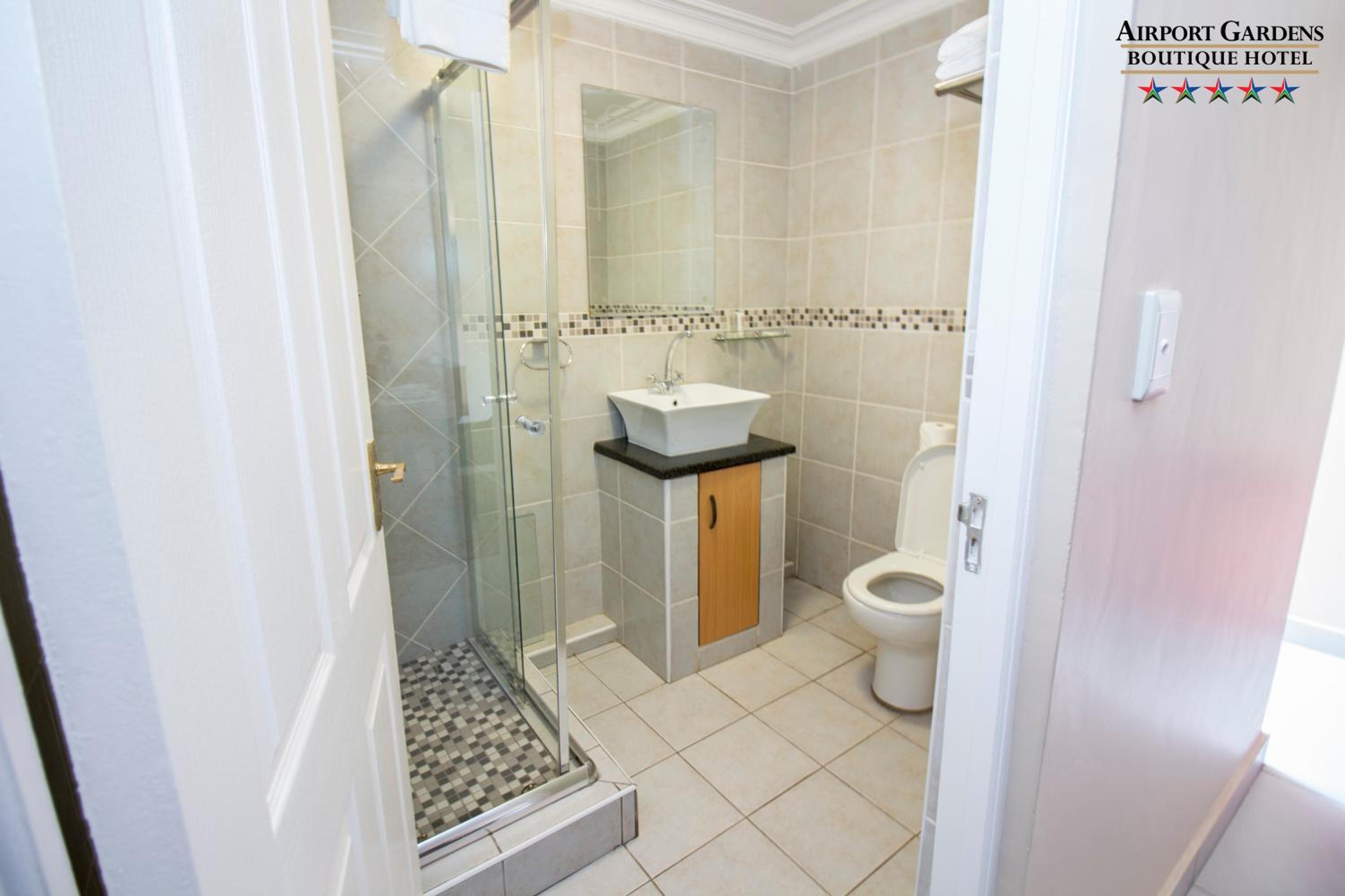Twin Room with Shower photo 2