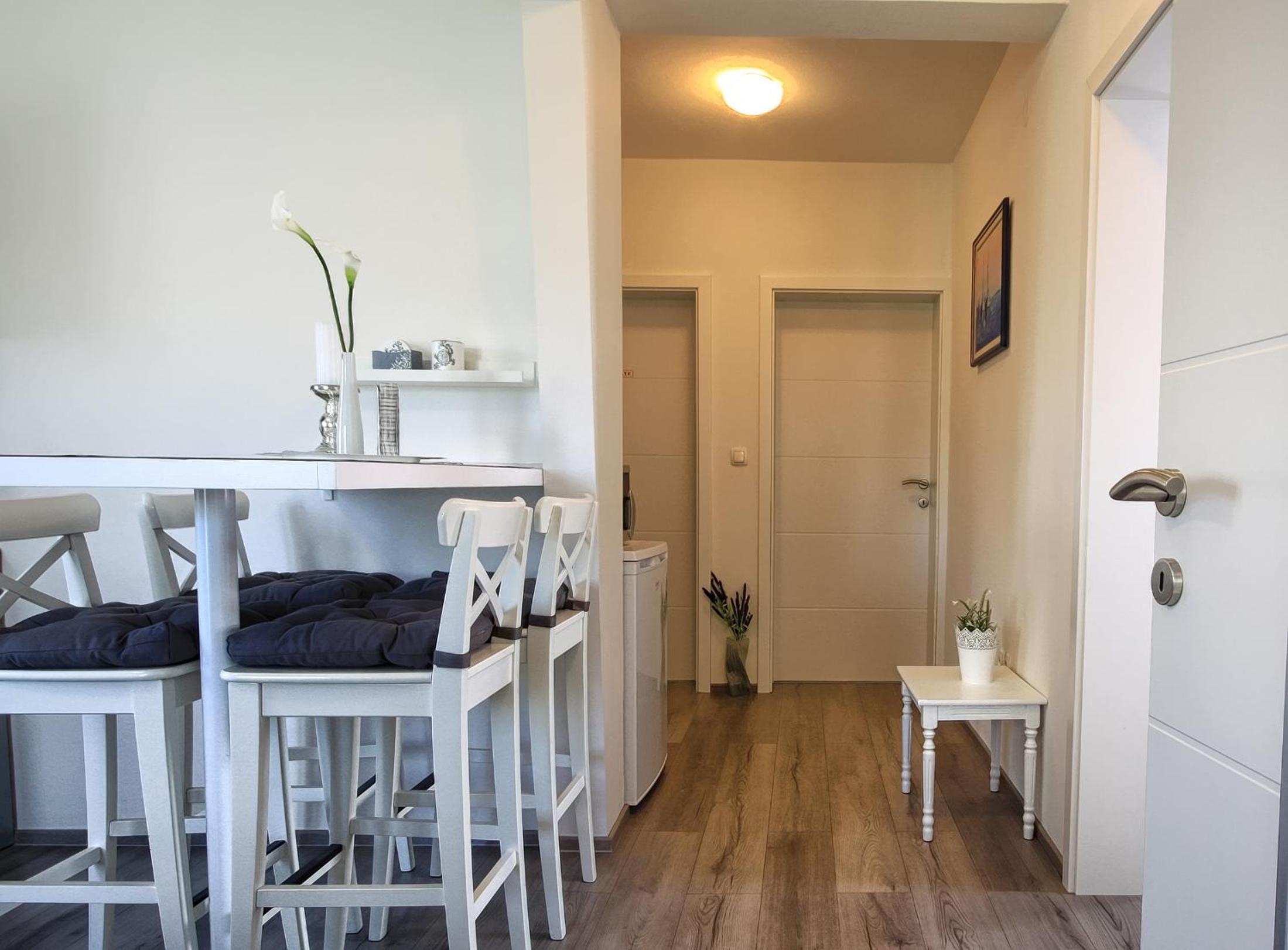 Apartment with Balcony - Photo 15