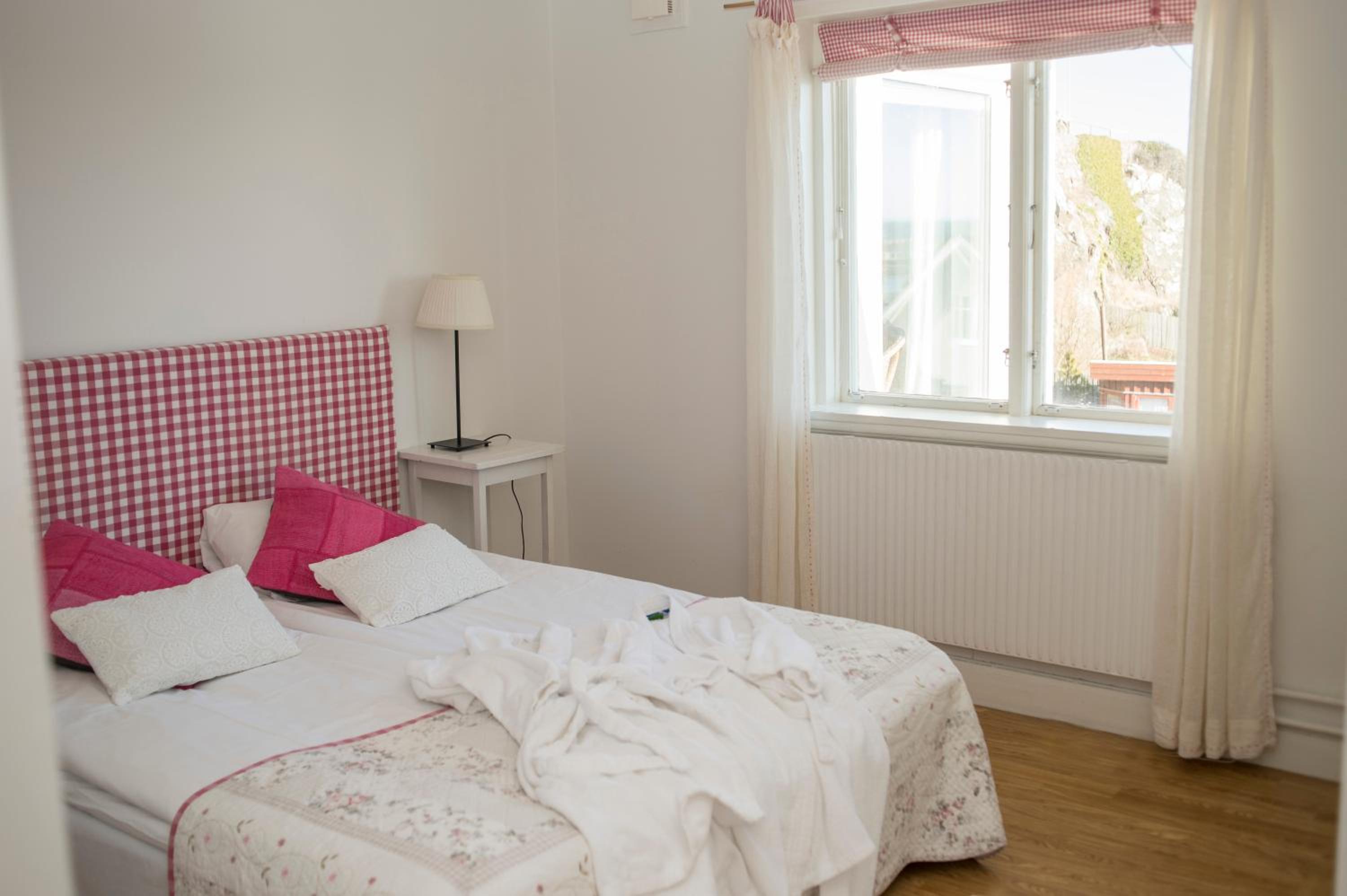 Double or Twin Room with Shared Toilet photo 3