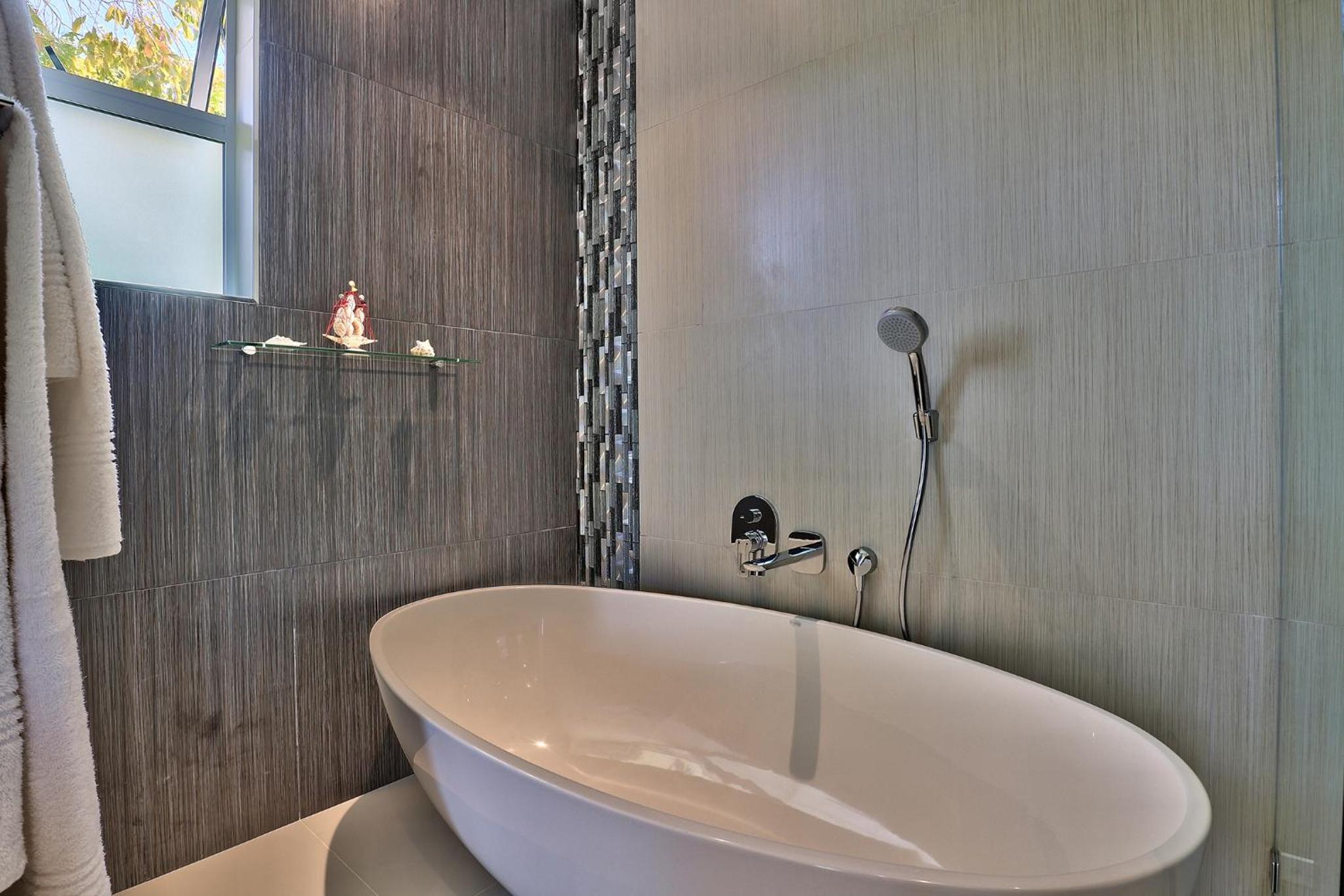 Villa - Photo 2