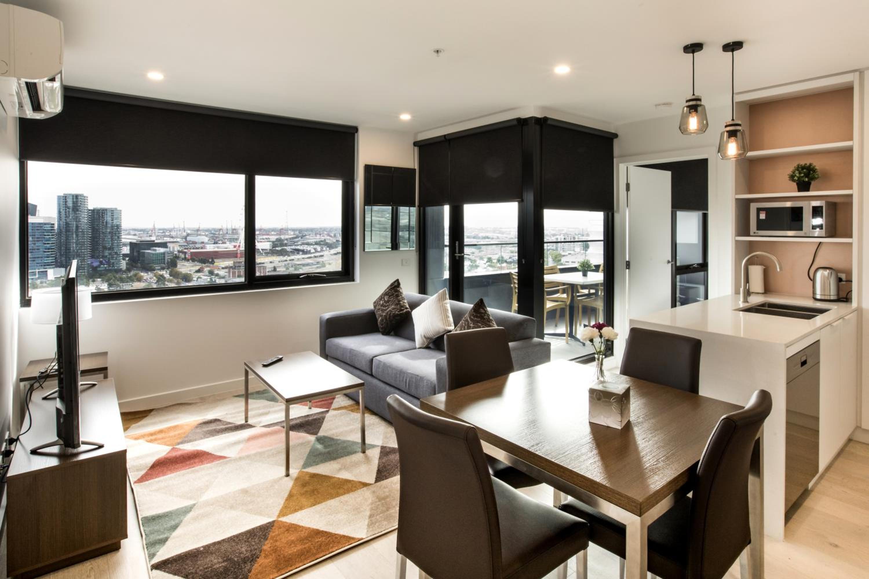 Executive One-Bedroom Apartment with Balcony photo 1