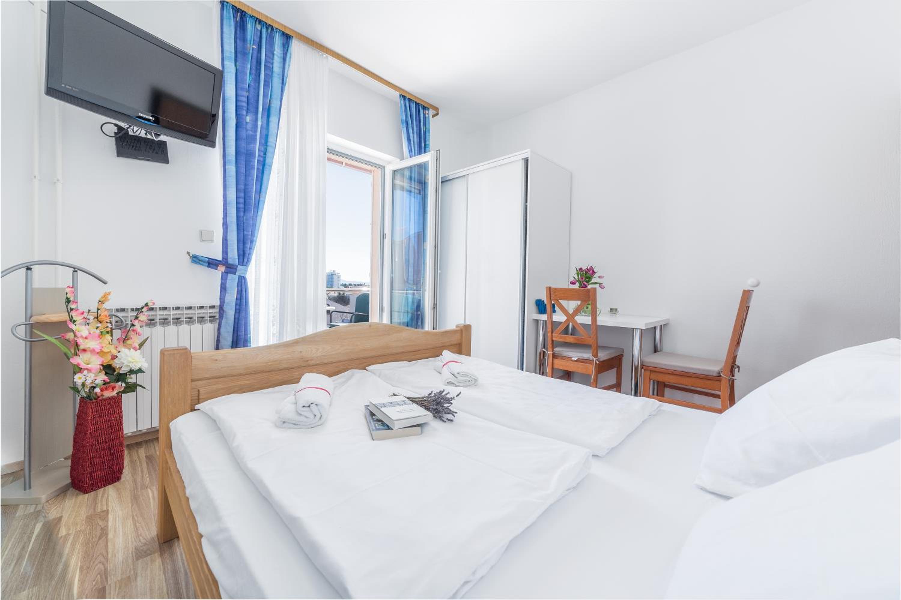One-Bedroom Apartment With Sea View And Balcony (2 Adults)
