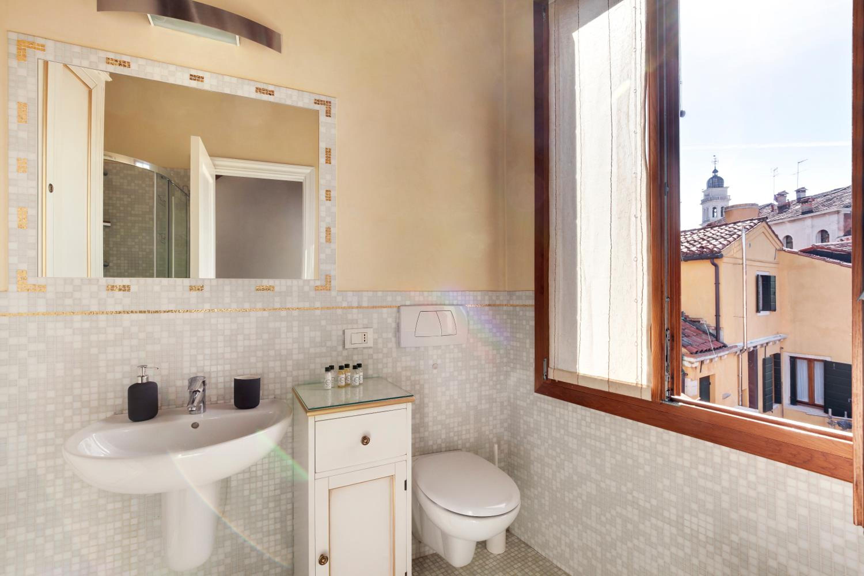 Apartment with Terrace photo 3