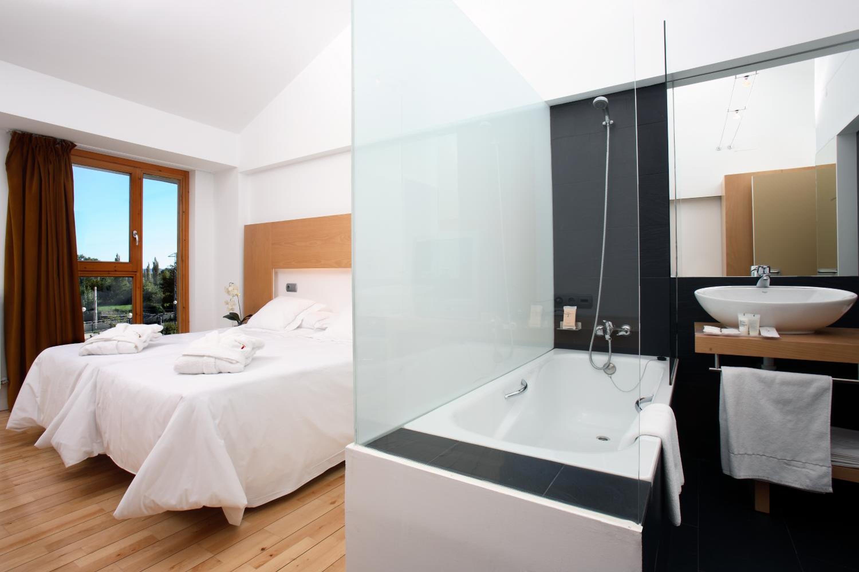Double or Twin Room - Photo 1