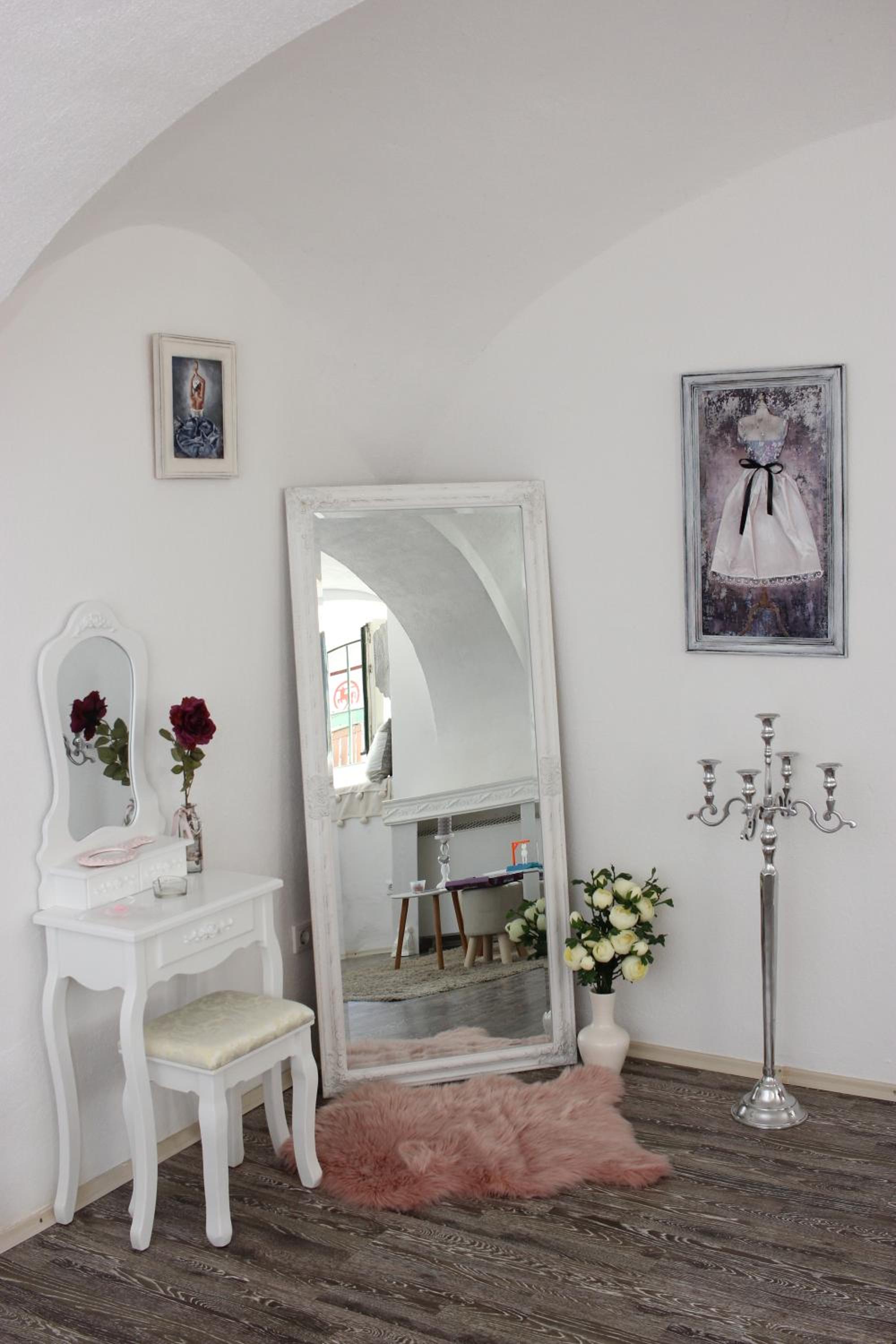 Studio Apartment - Photo 18