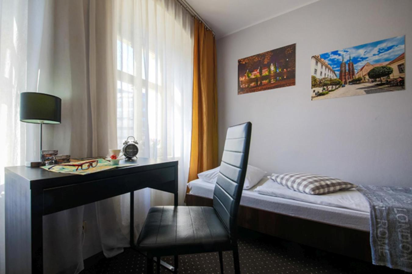 Twin Room with Private Bathroom - Photo 13