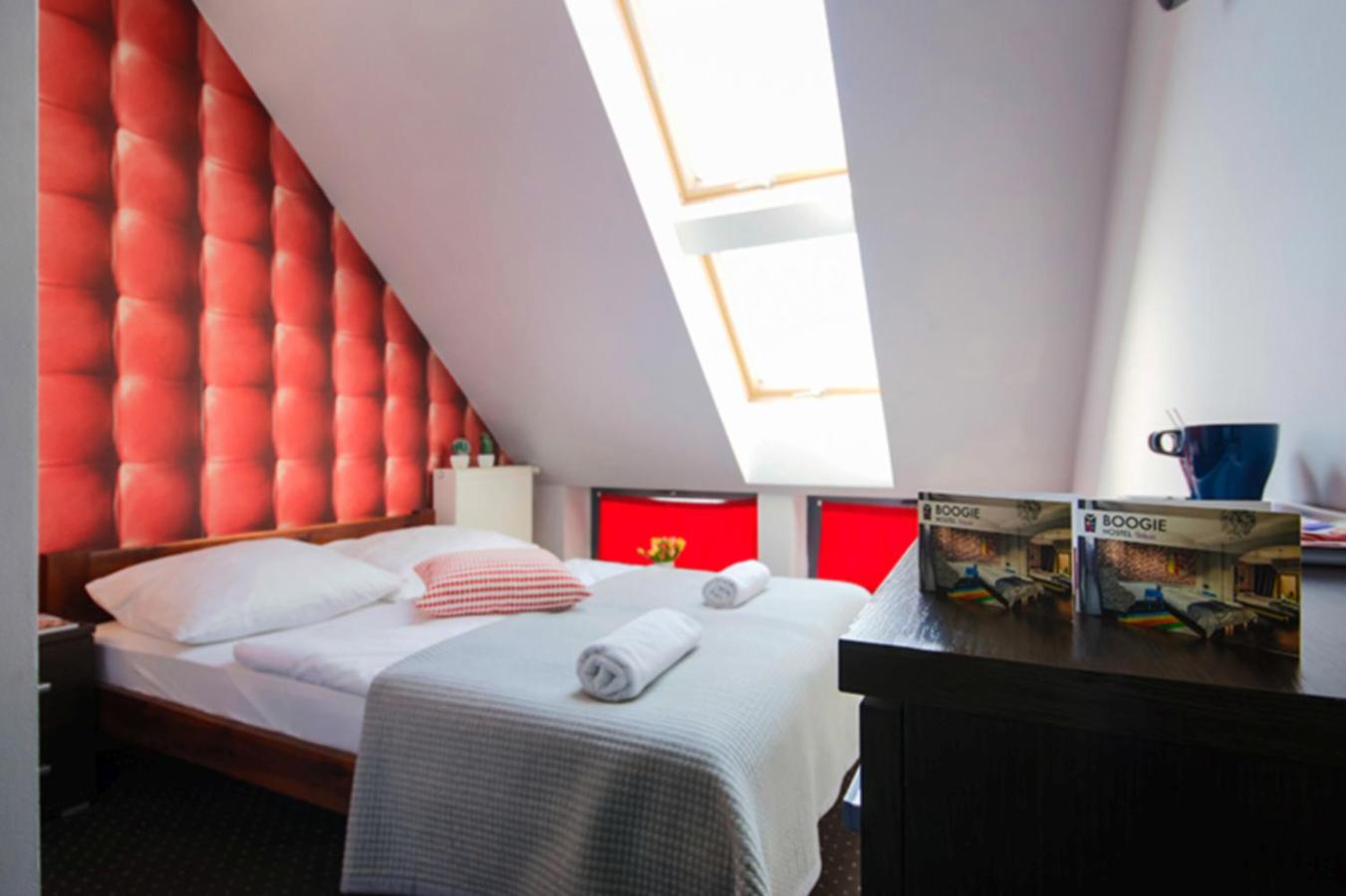 Double Room with Private Bathroom - Photo 2