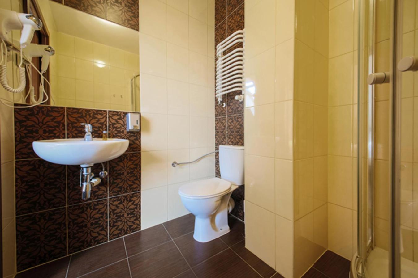 Double Room with Private Bathroom - Photo 3