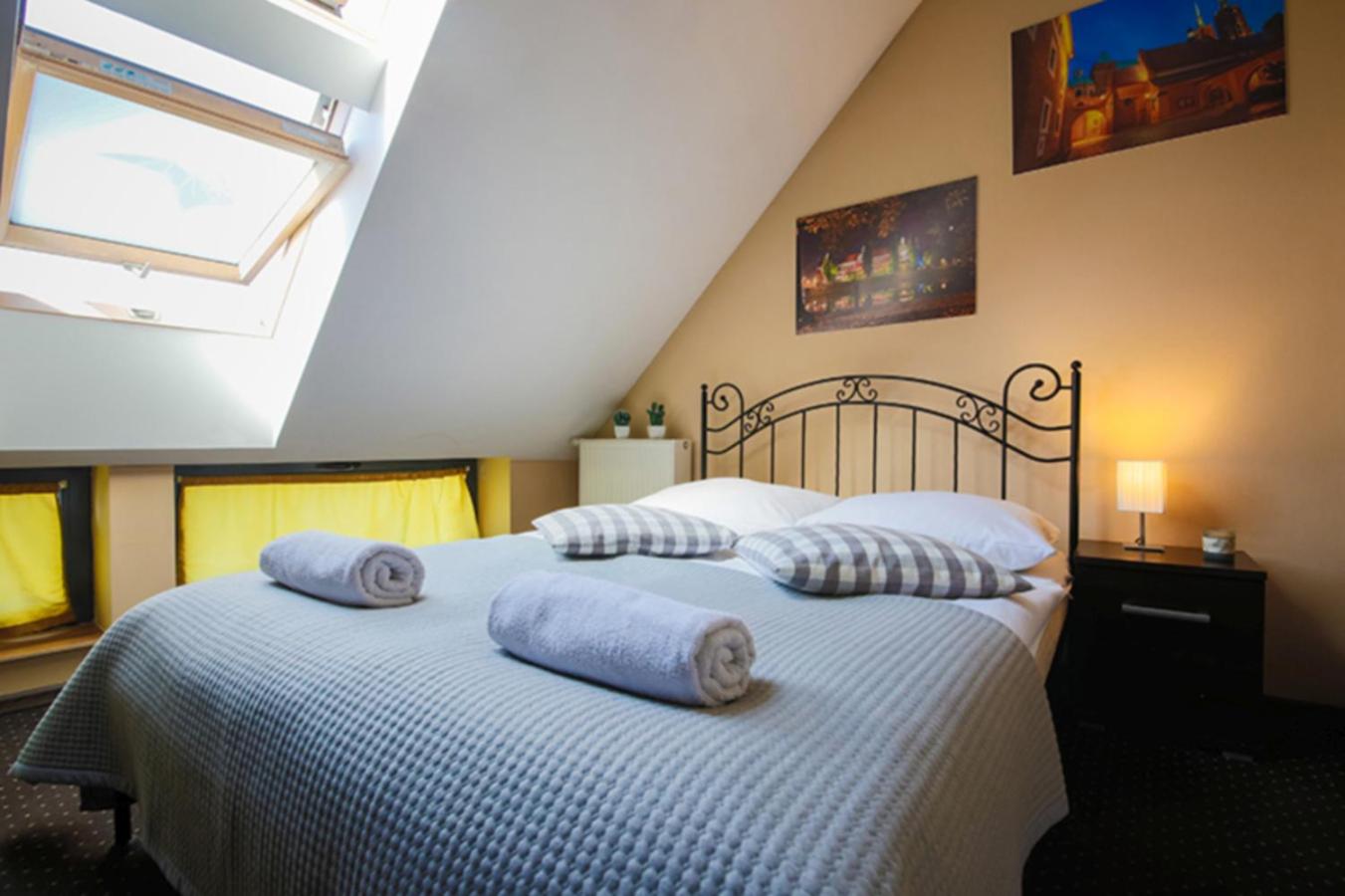 Double Room with Private Bathroom - Photo 15