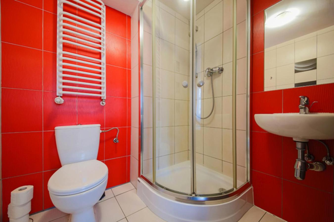Double Room with Private Bathroom - Photo 13