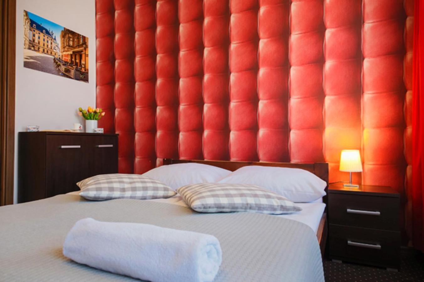 Double Room with Private Bathroom - Photo 24