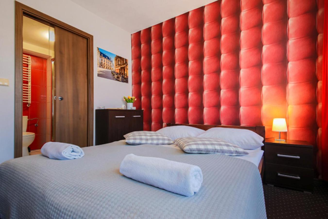 Double Room with Private Bathroom - Photo 44