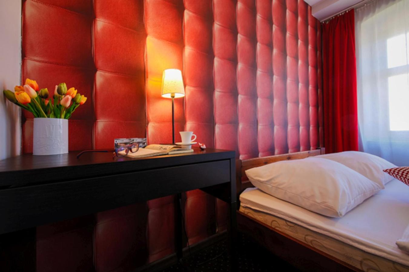 Double Room with Private Bathroom - Photo 23