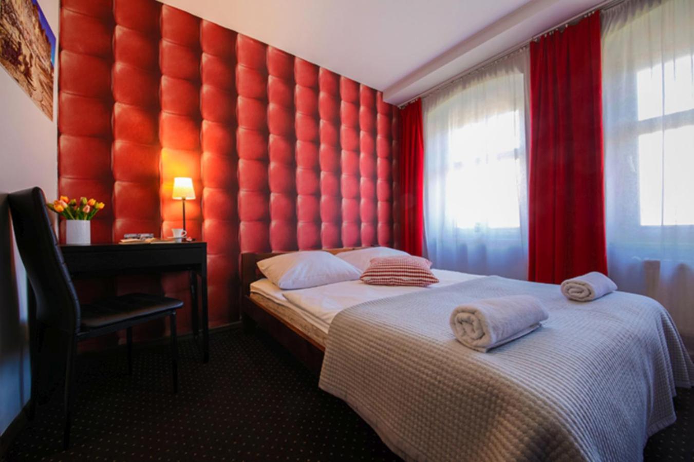 Double Room with Private Bathroom - Photo 18