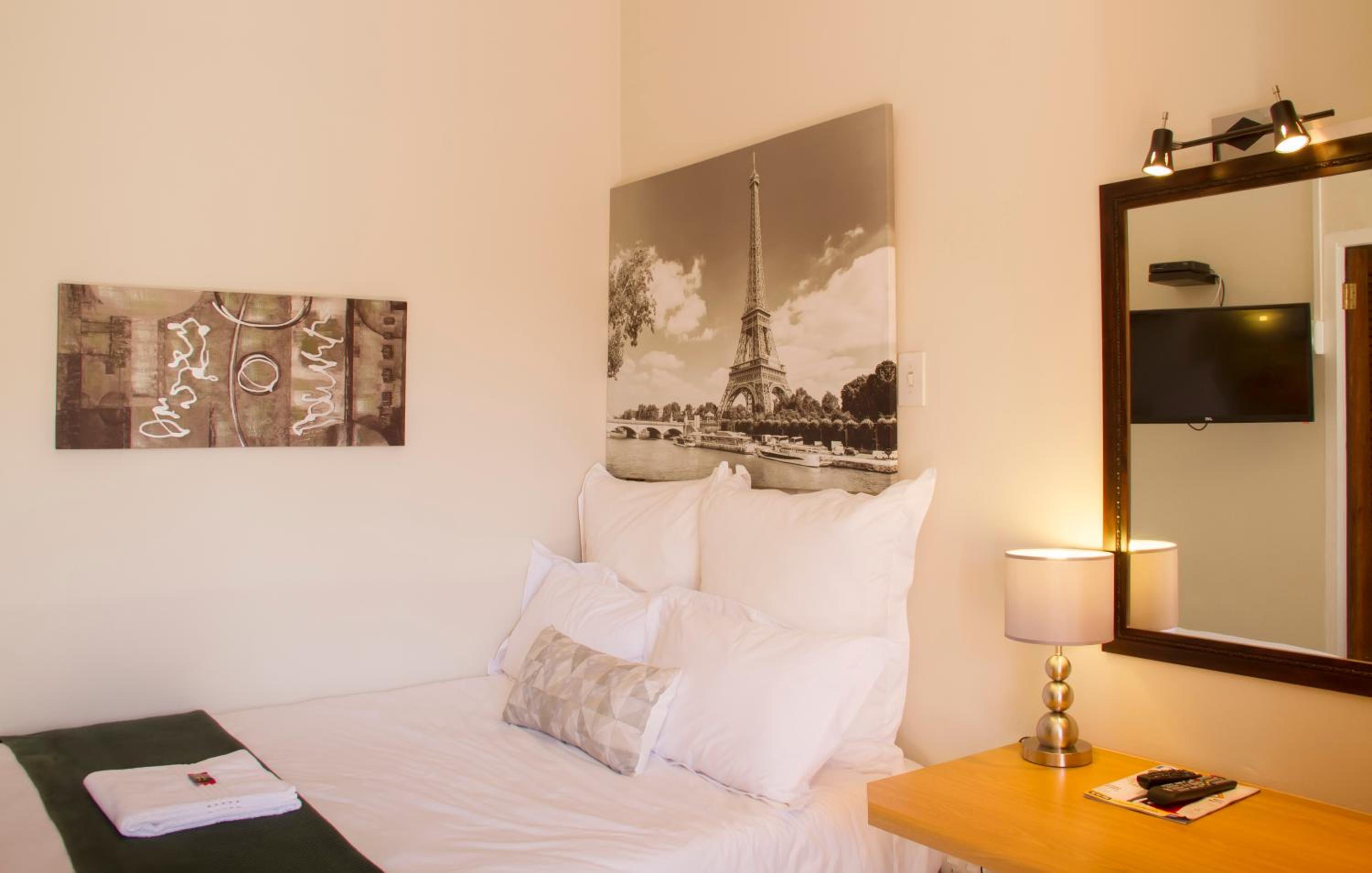 Budget Double Room photo 3