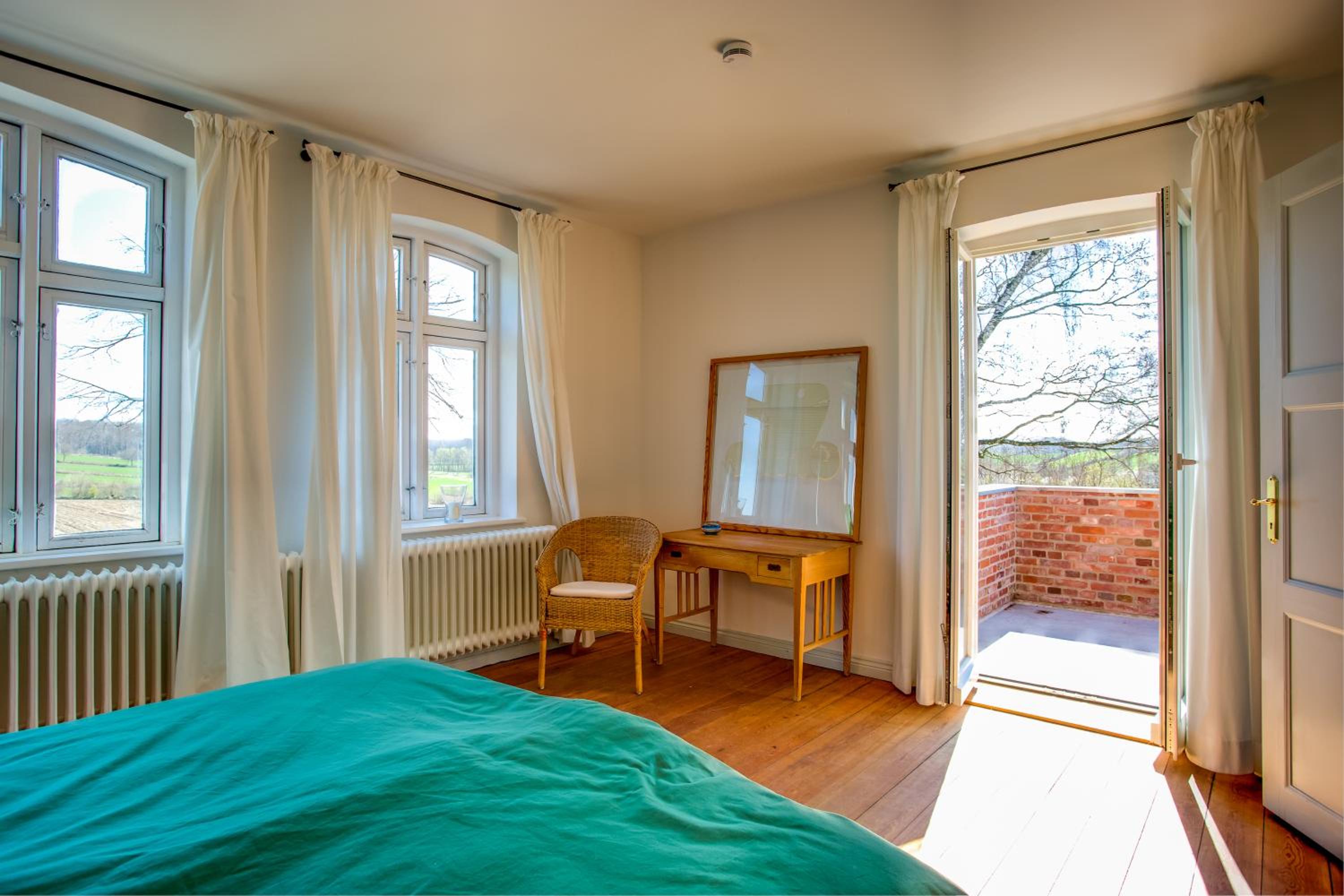 Apartment with Balcony photo 3