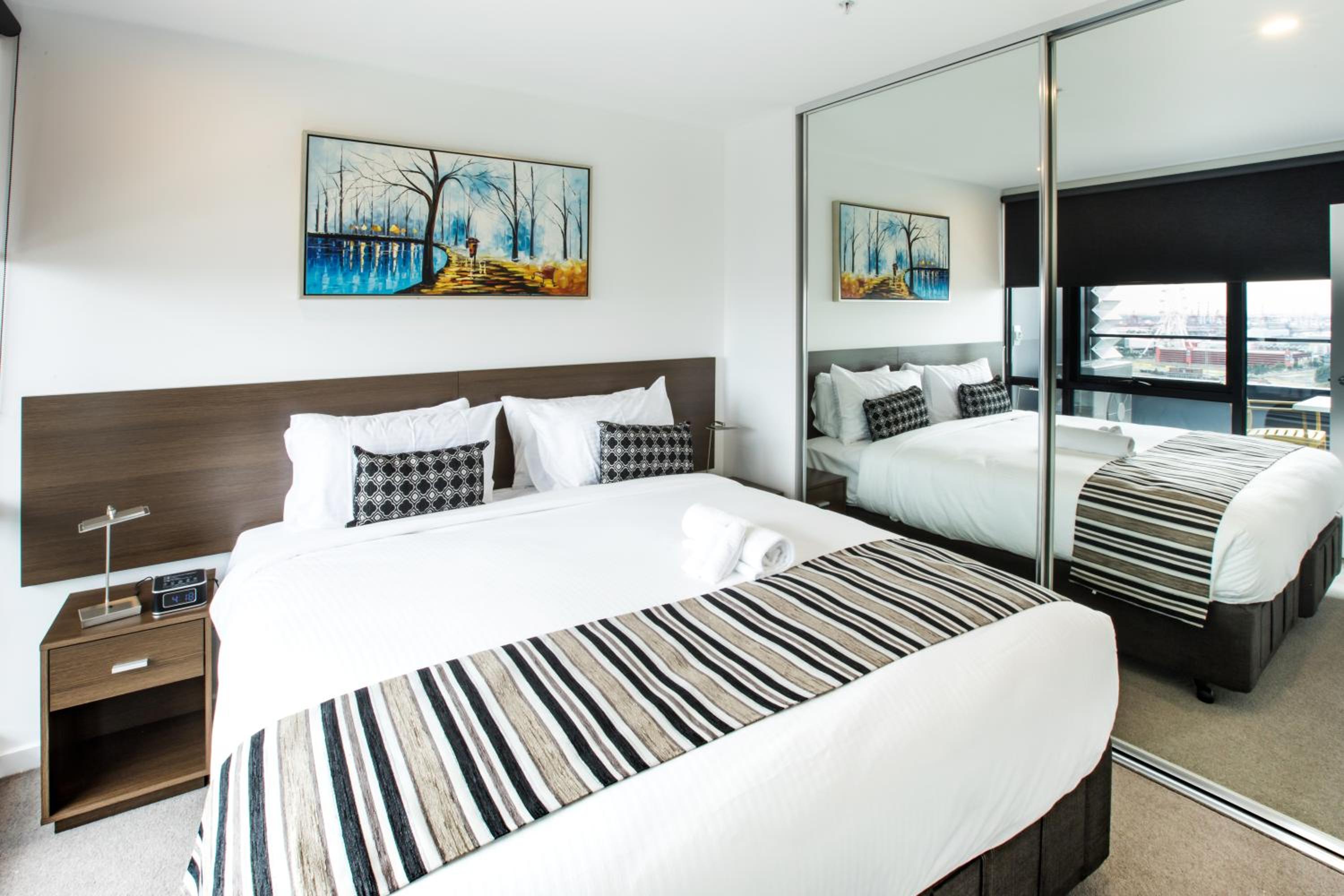 Deluxe Two Bedroom Apartment with Balcony photo 3